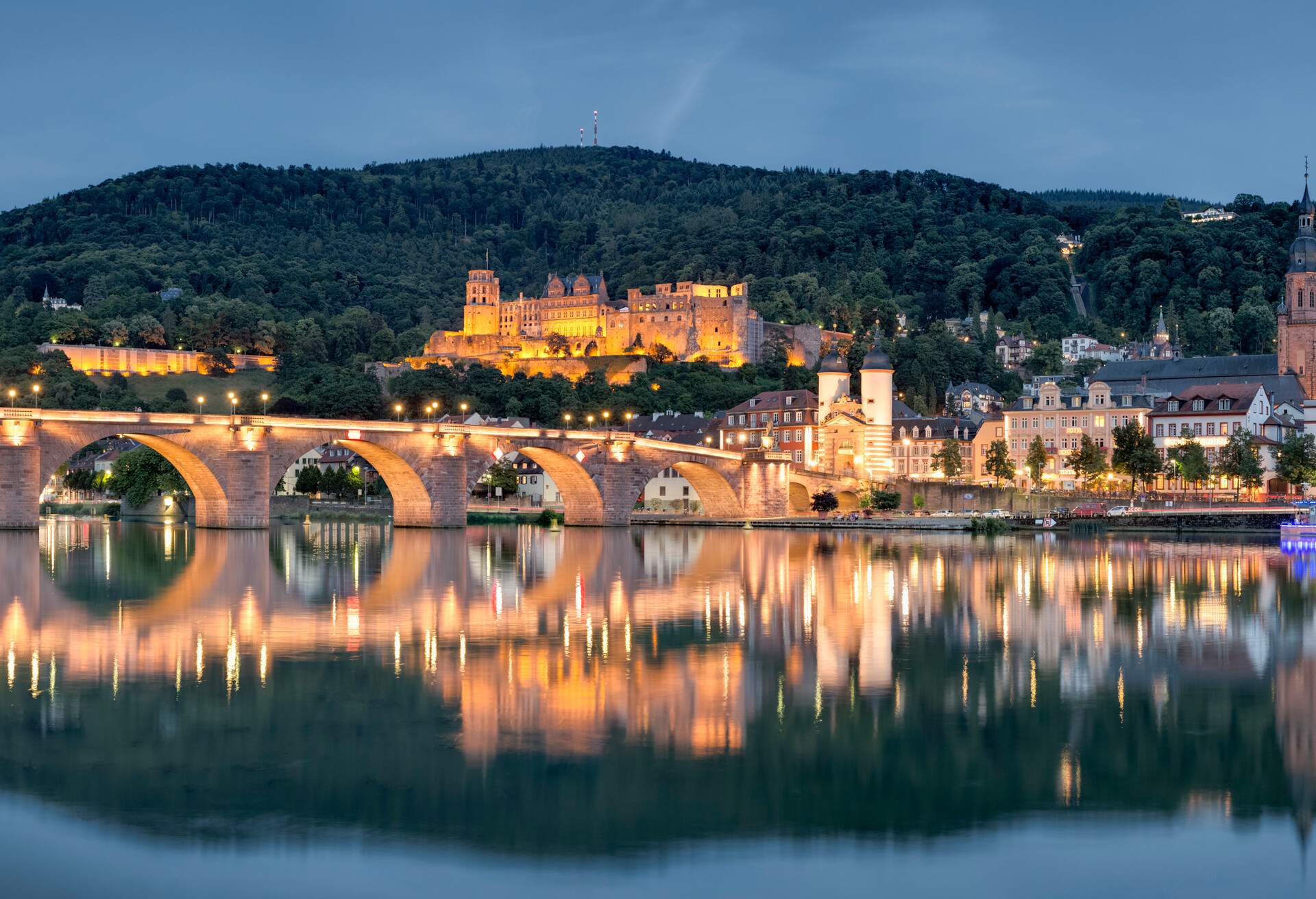 DEST_GERMANY_BADEN-WUERTTEMBERG_HEIDELBERG-CASTLE_NECKAR-RIVER_GettyImages-585856593