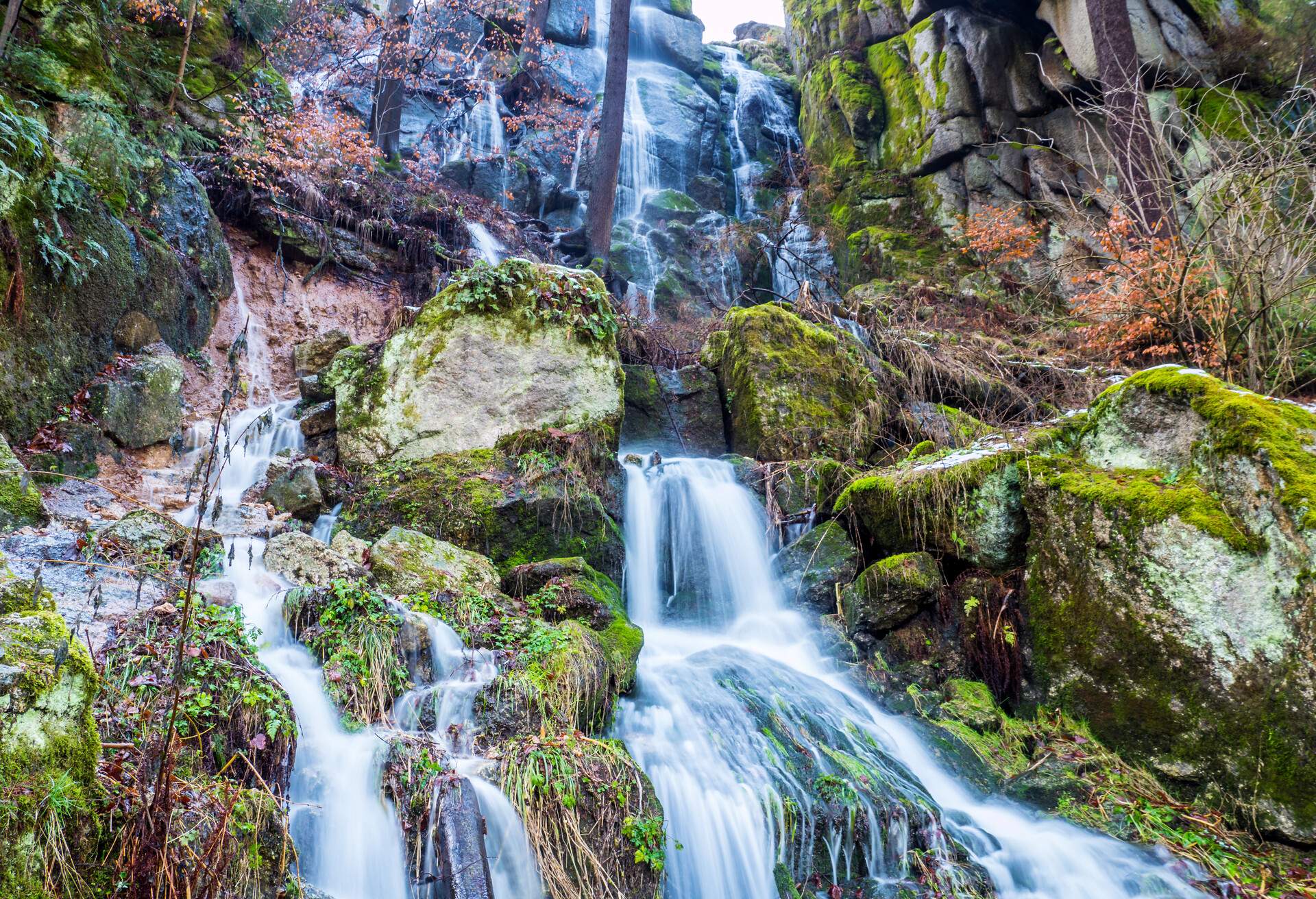 DEST_GERMANY_ERZGEBIRGE_BLAUENTHALER-WATERFALL_GettyImages-1088192480