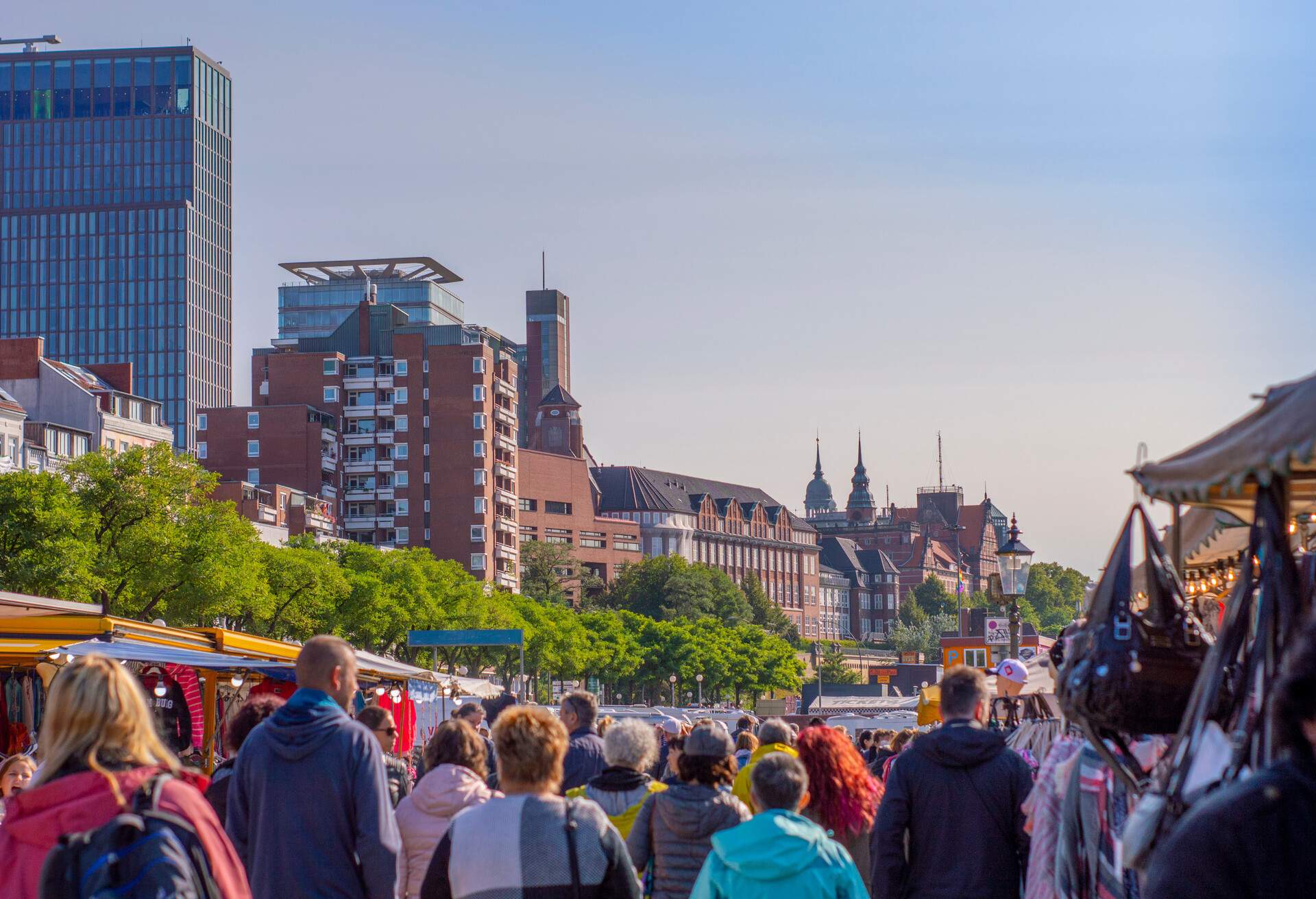 DEST_GERMANY_HAMBURG_FISCHMARKT_shutterstock-portfolio_1436832203