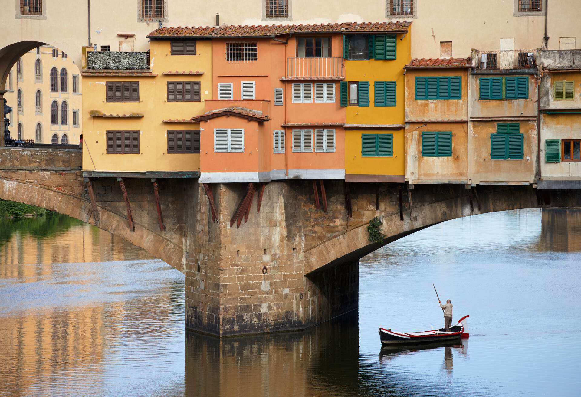 DEST_ITALY_FLORENCE_PONTE_VECCHIO_GettyImages-604448267