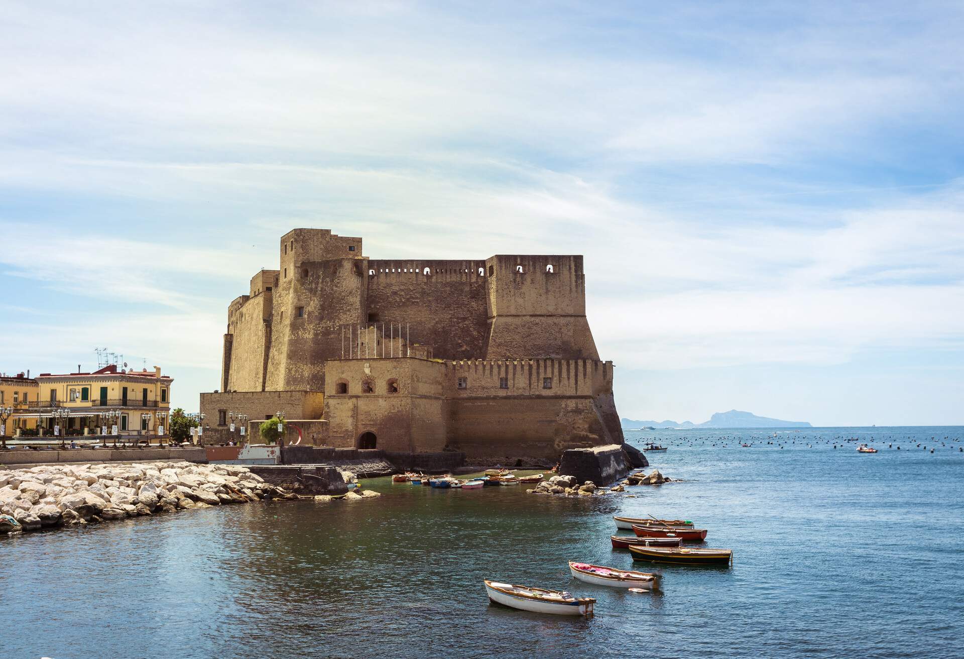 DEST_ITALY_NAPLES_castle dell'ovo_shutterstock-premier_1139752631.jpg