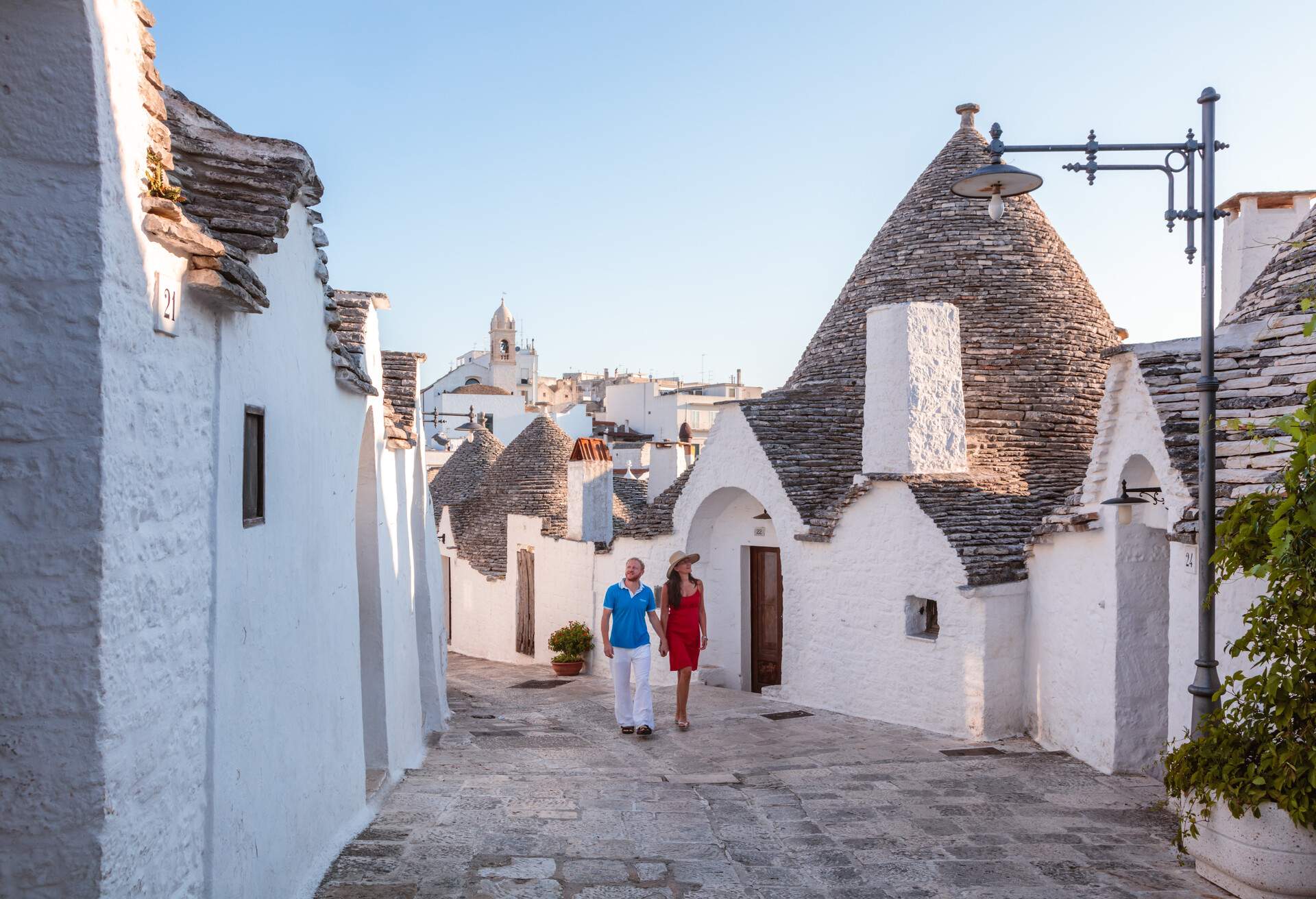 DEST_ITALY_Trulli_Alberobello_Apulia_GettyImages-627087310