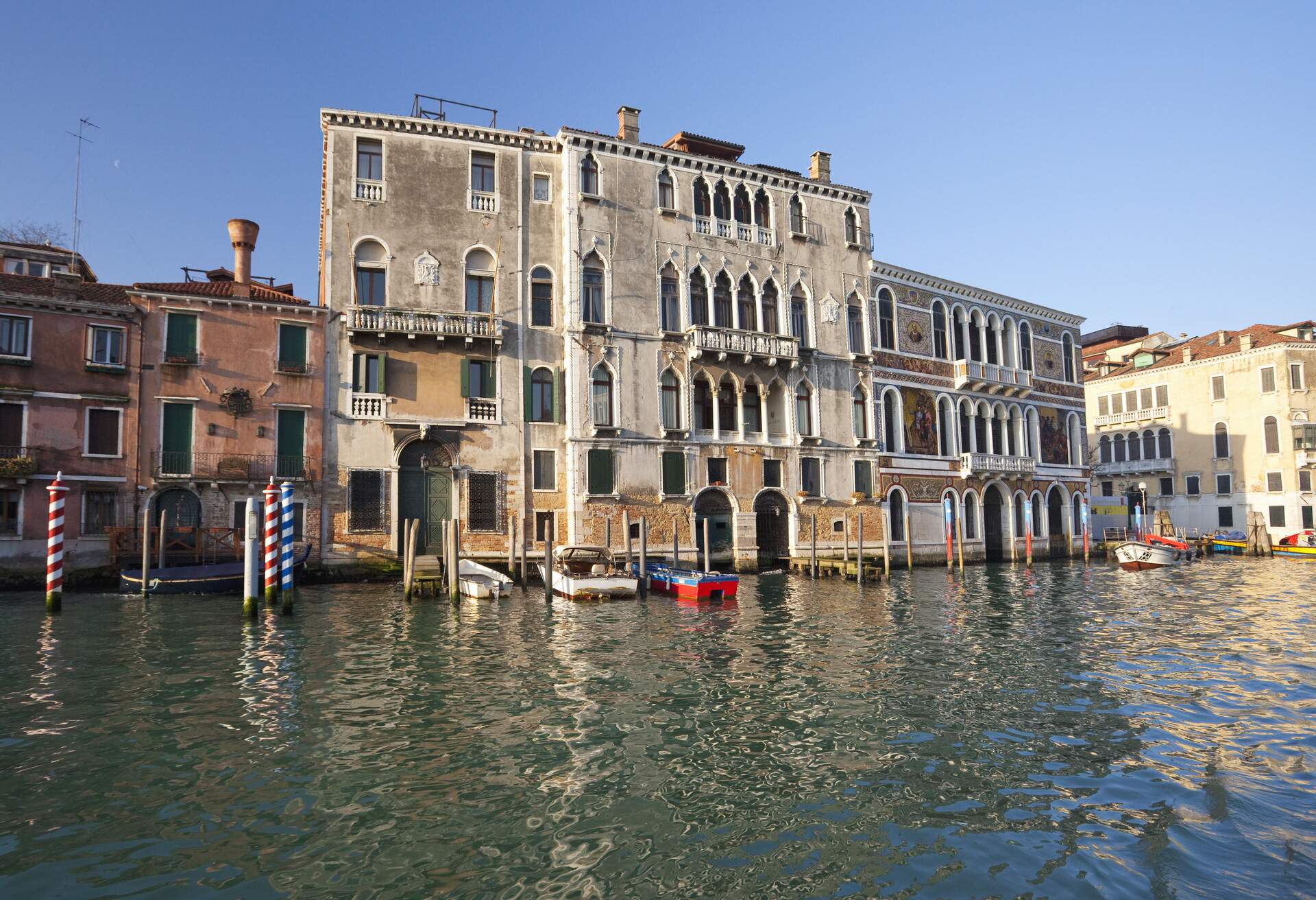 DEST_ITALY_VENICE_BARBARIGO-PALACE_GettyImages-106914230