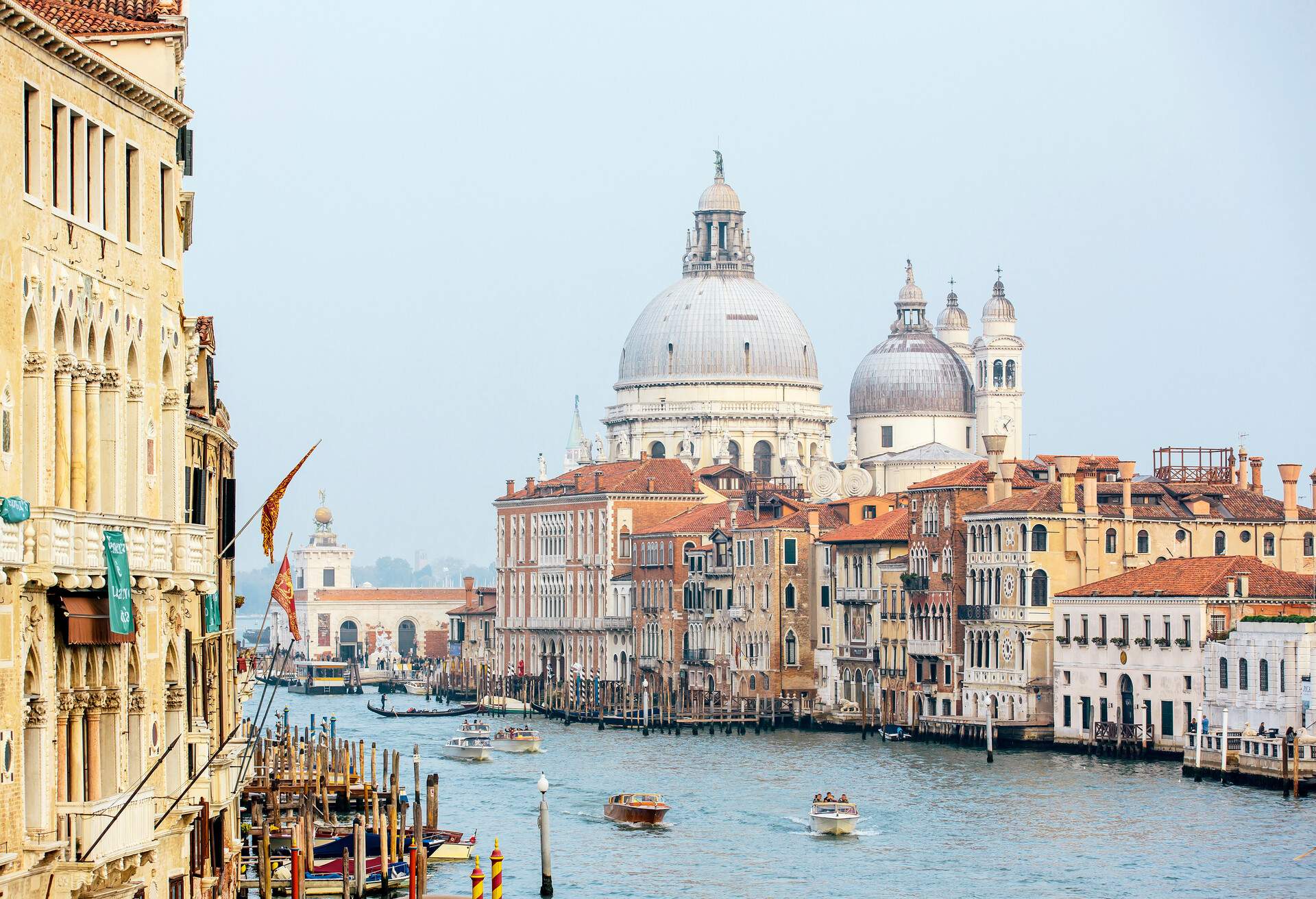 DEST_ITALY_VENICE_GRAND CANAL_SANTA MARIA DELLA SALUTE_GettyImages-876113542