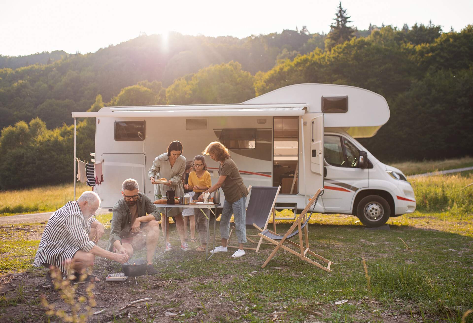 THEME_CAMPING_CAMPER_VAN_FAMILY_CARAVAN_GettyImages