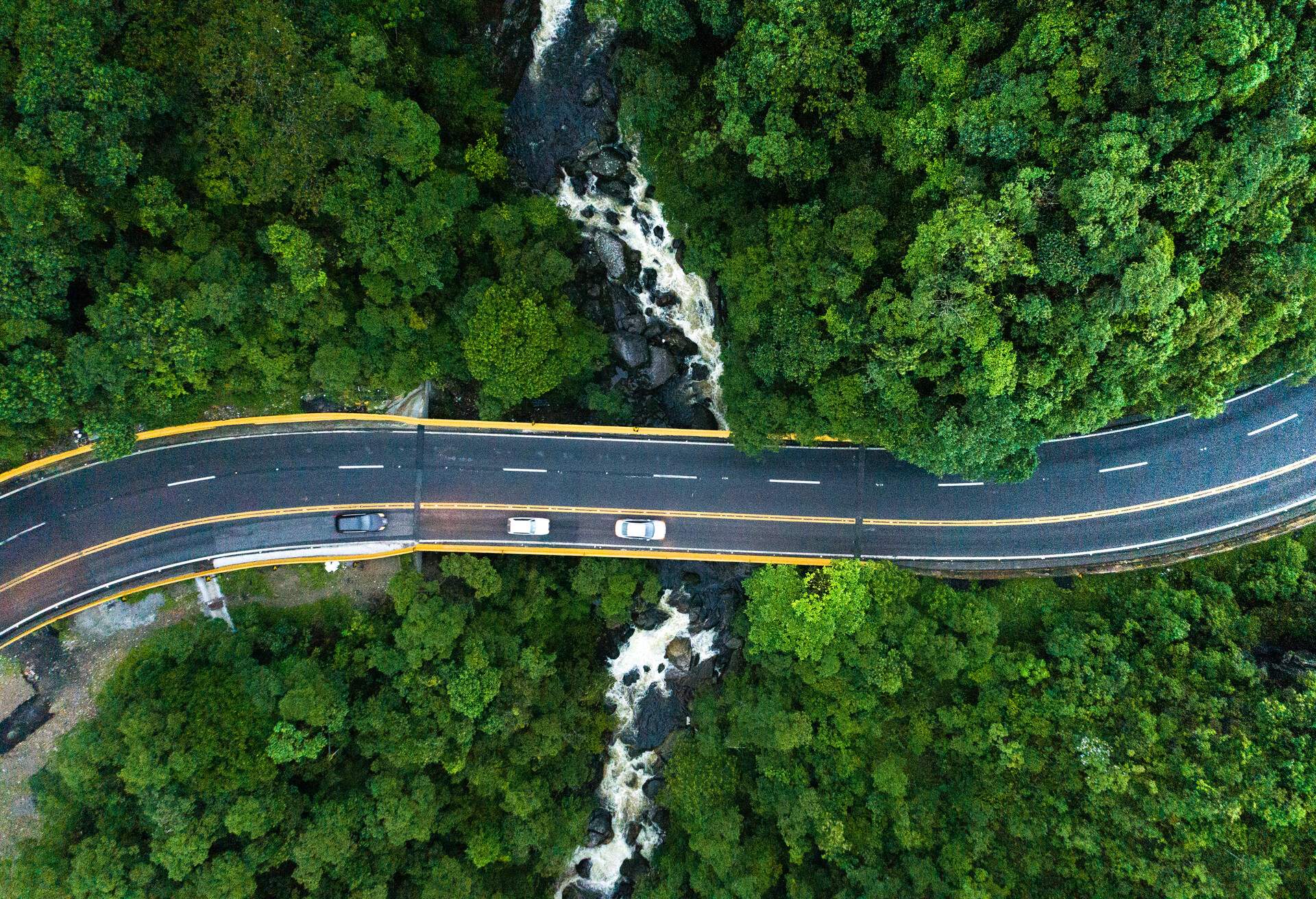 THEME_CAR_ROAD_TRIP_AERIAL_GettyImages