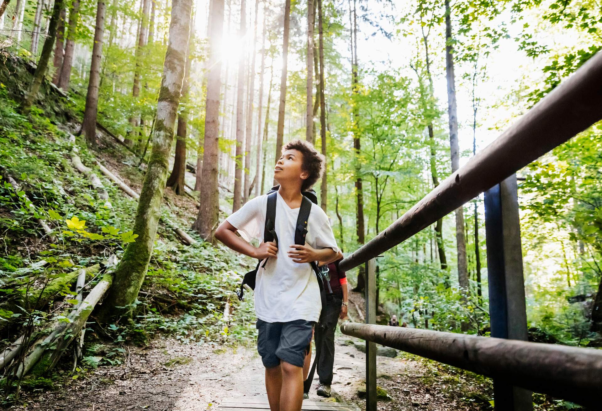 THEME_HIKING_PEOPLE_CHILD_GettyImages-1207485602