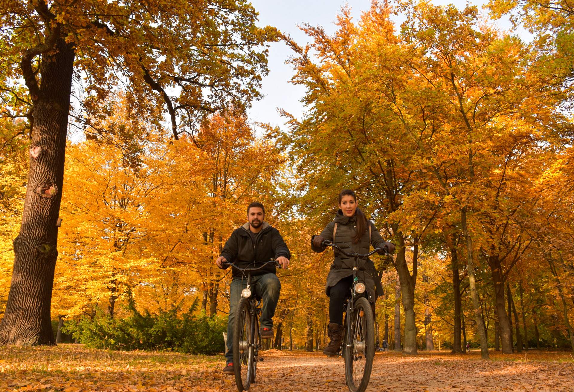 THEME_PEOPLE_COUPLE_BIKING_BICYCLE_AUTUMN_FOREST_GettyImages