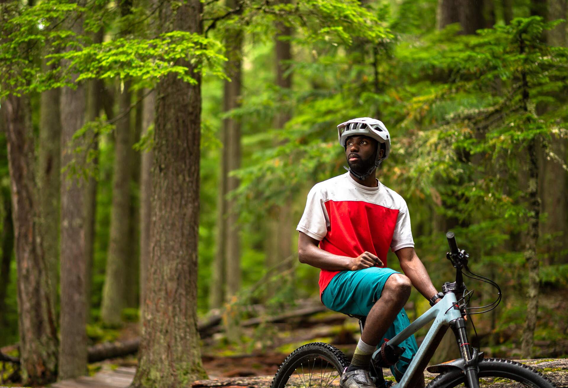 African American man sitting on his mountain bike. Active lifestyle and extreme sports portraits.