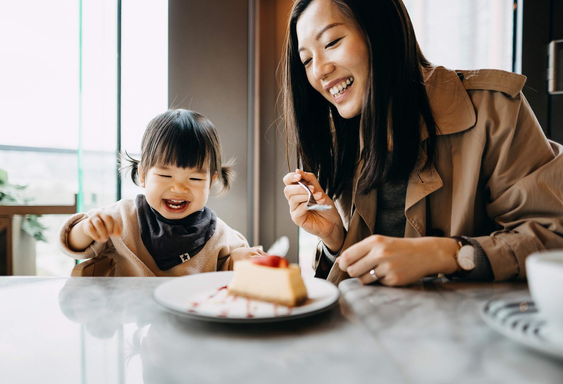 THEME_PEOPLE_WOMAN_GIRL_CAFE_CAKE_GettyImages