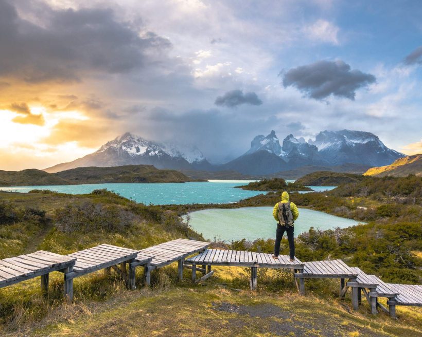 dest_chile_patagonia_torres-del-paine_person