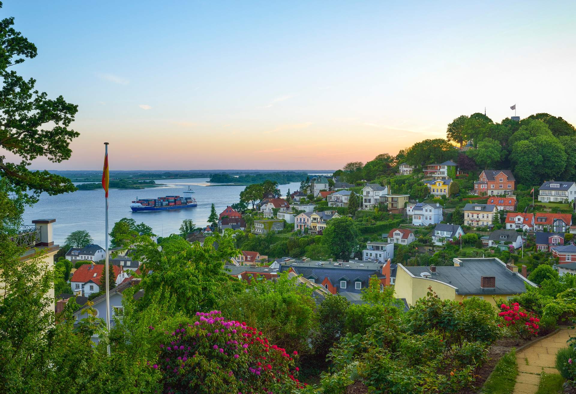 DEST_GERMANY_HAMBURG_BLANKENESE_GettyImages-578189359