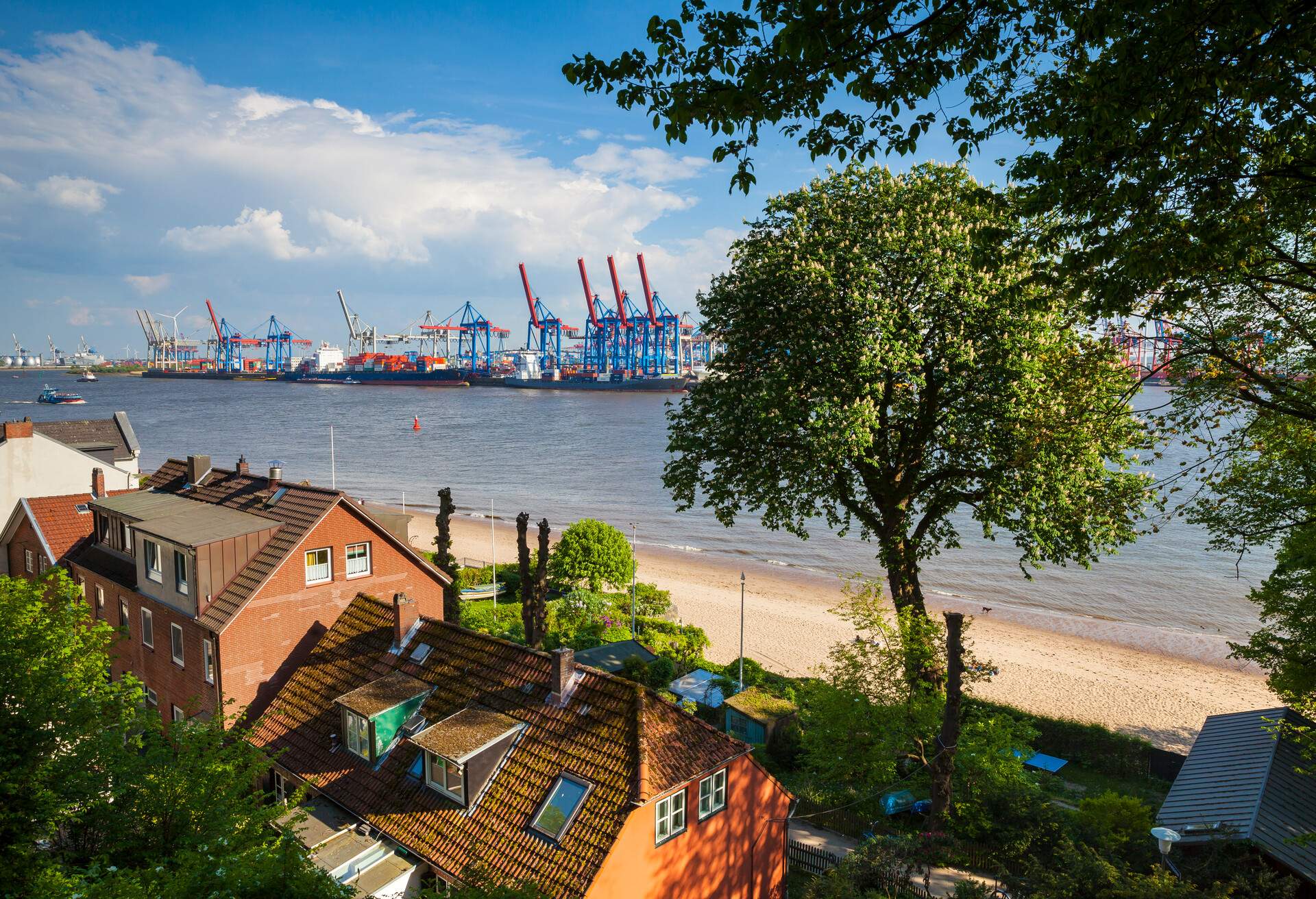 DEST_GERMANY_HAMBURG_Himmelsleiter_GettyImages-533338376