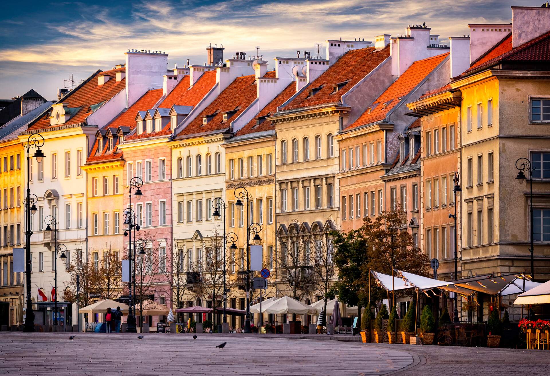 DEST_POLAND_WARSAW_OLD-TOWN_MARKET-SQUARE_GettyImages-1056688702