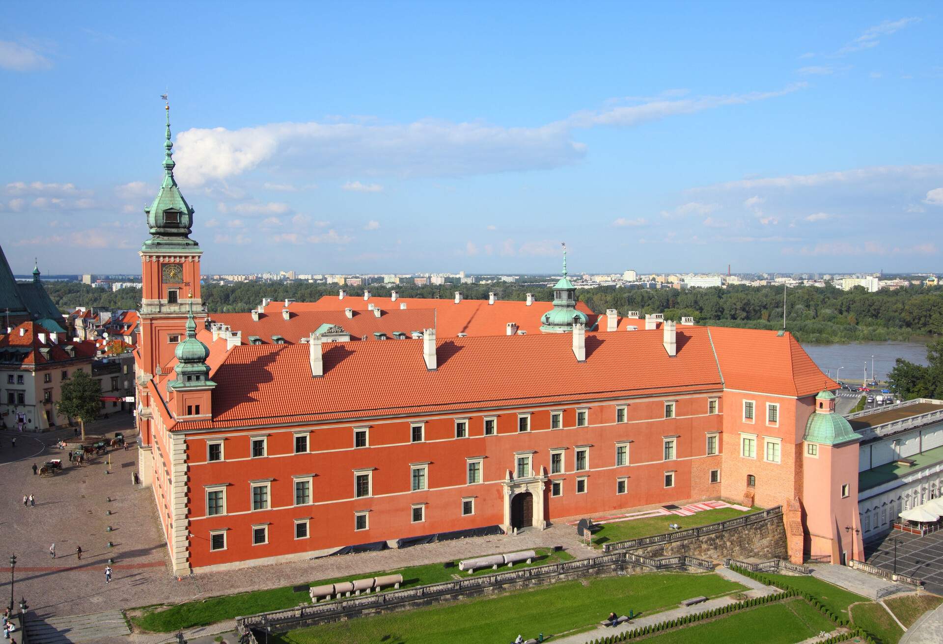 DEST_POLAND_WARSAW_ROYAL_PALACE_GettyImages-160048742