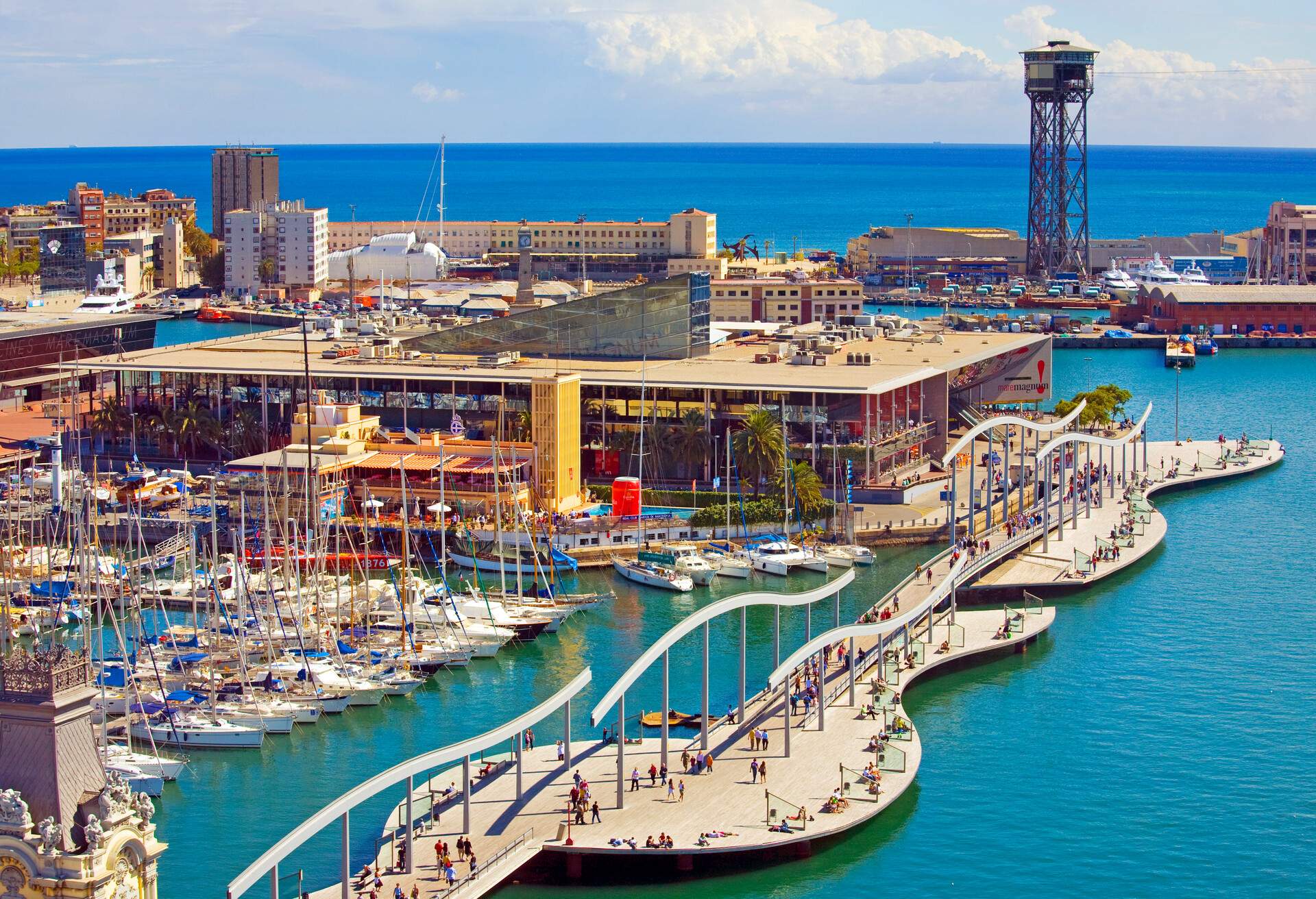 Barcelona, Catalonia, Spain. Port Vell contains the Maremàgnum (a mall containing shops, a multiplex cinema, bars and restaurants), IMAX Port Vell and Europe's largest aquarium