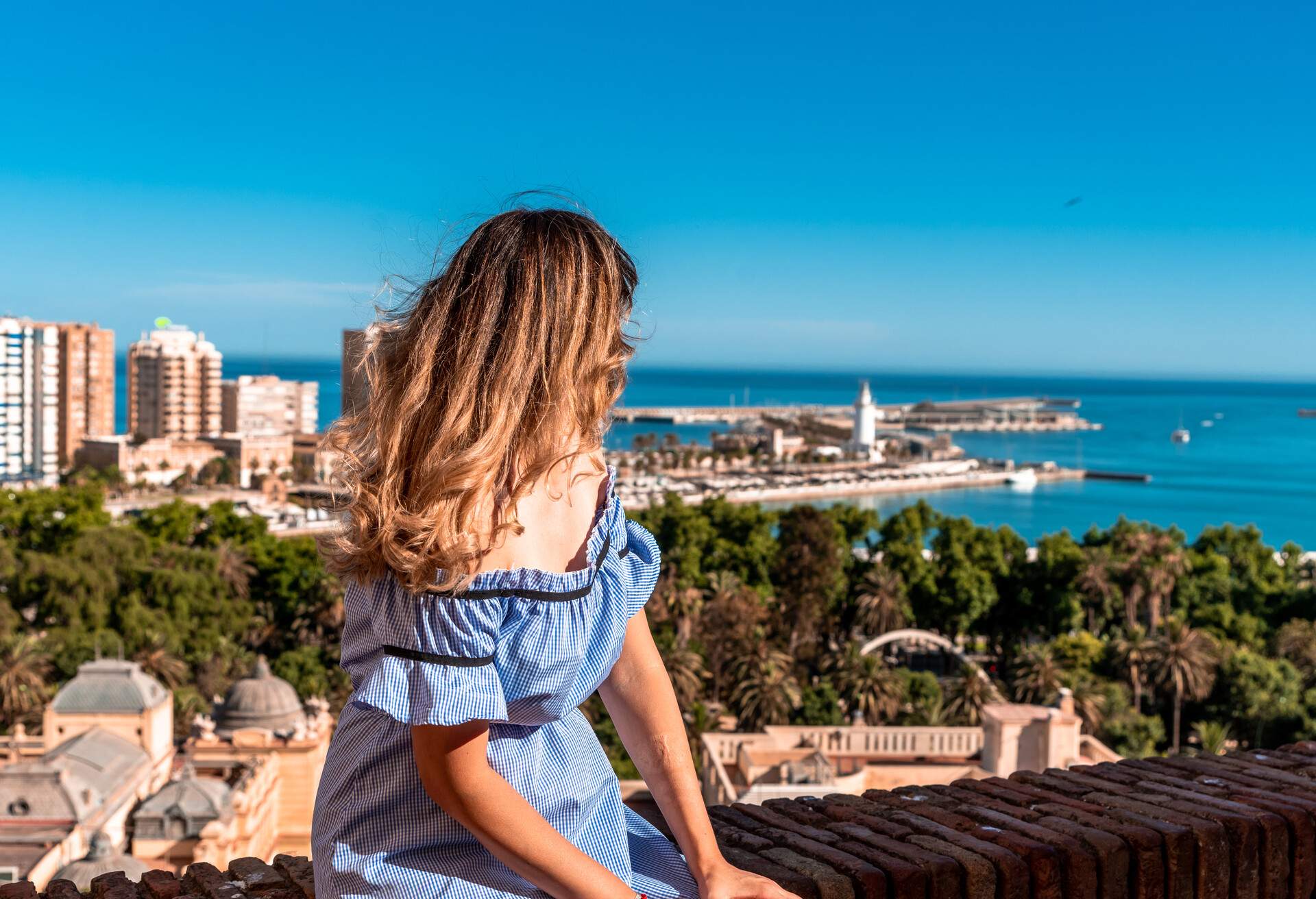 SPAIN_MALAGA_PEOPLE_WOMAN_SKYLINE