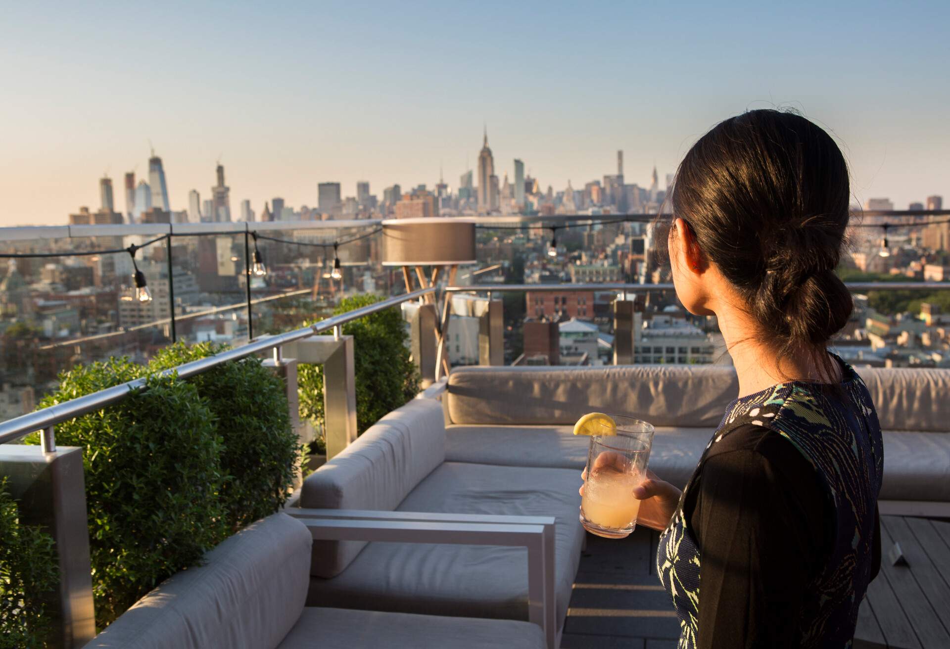 DEST_USA_NYC_NEW-YORK-CITY_ROOFTOP_BAR_RESTAURANT_GettyImages-1072535678