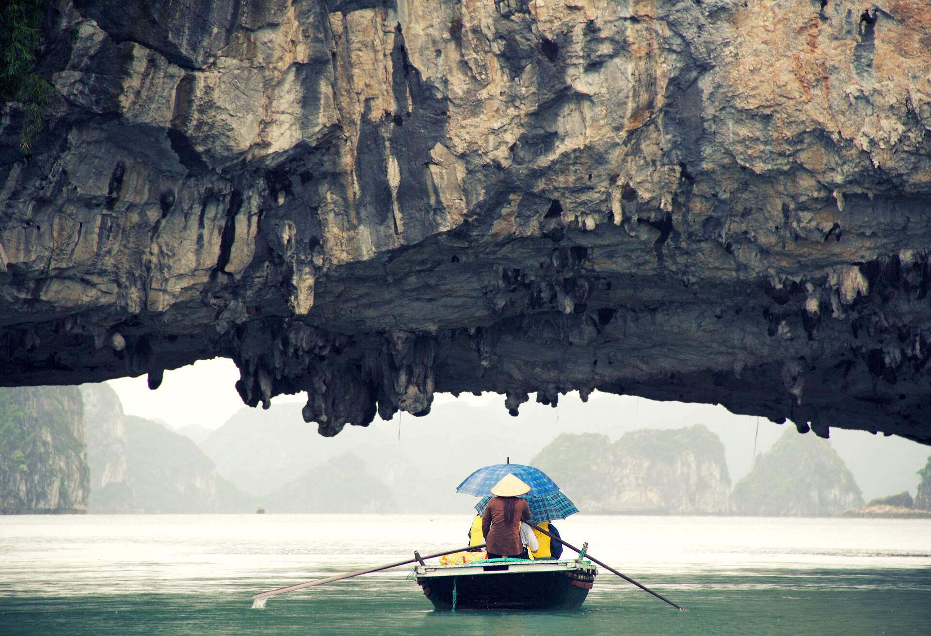 DEST_VIETNAM_HALONG-BAY_GettyImages-462844959