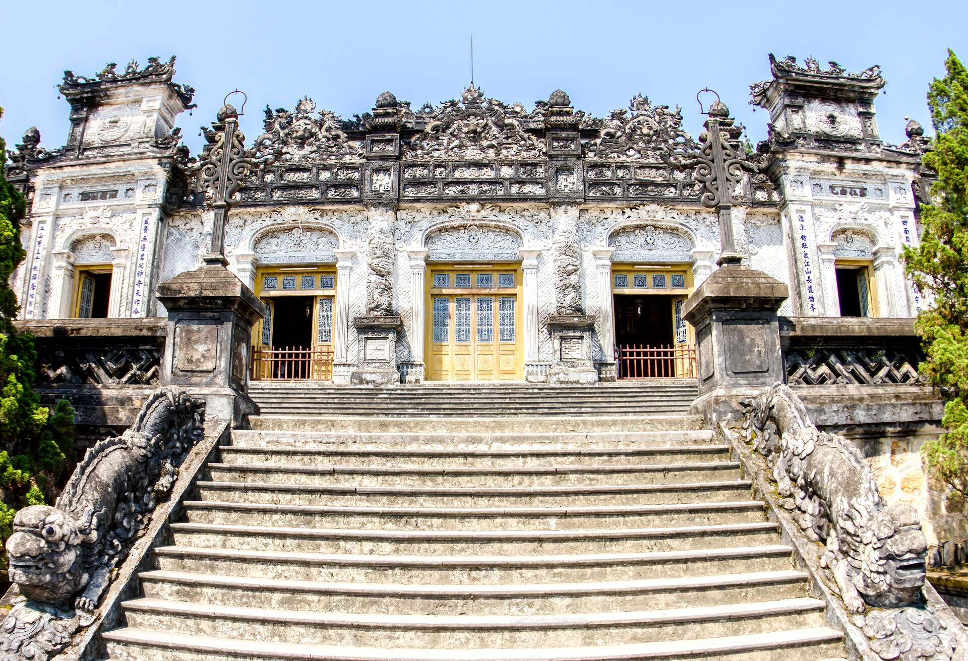 DEST_VIETNAM_Nguyen tombs_GettyImages-1199271130