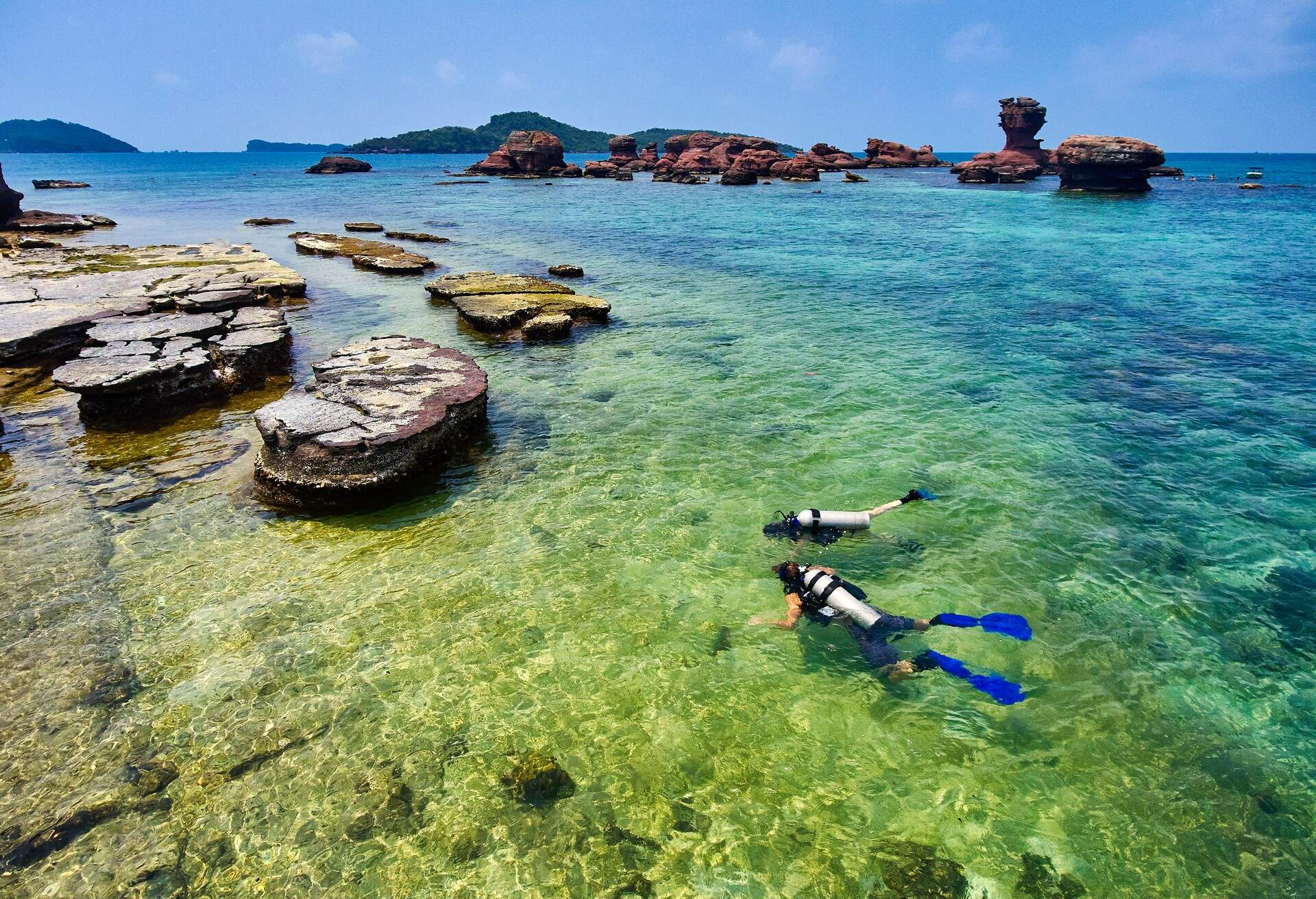 DEST_VIETNAM_PHU-QUOC_THEME_BEACH_SNORKELING_GettyImages-910394622