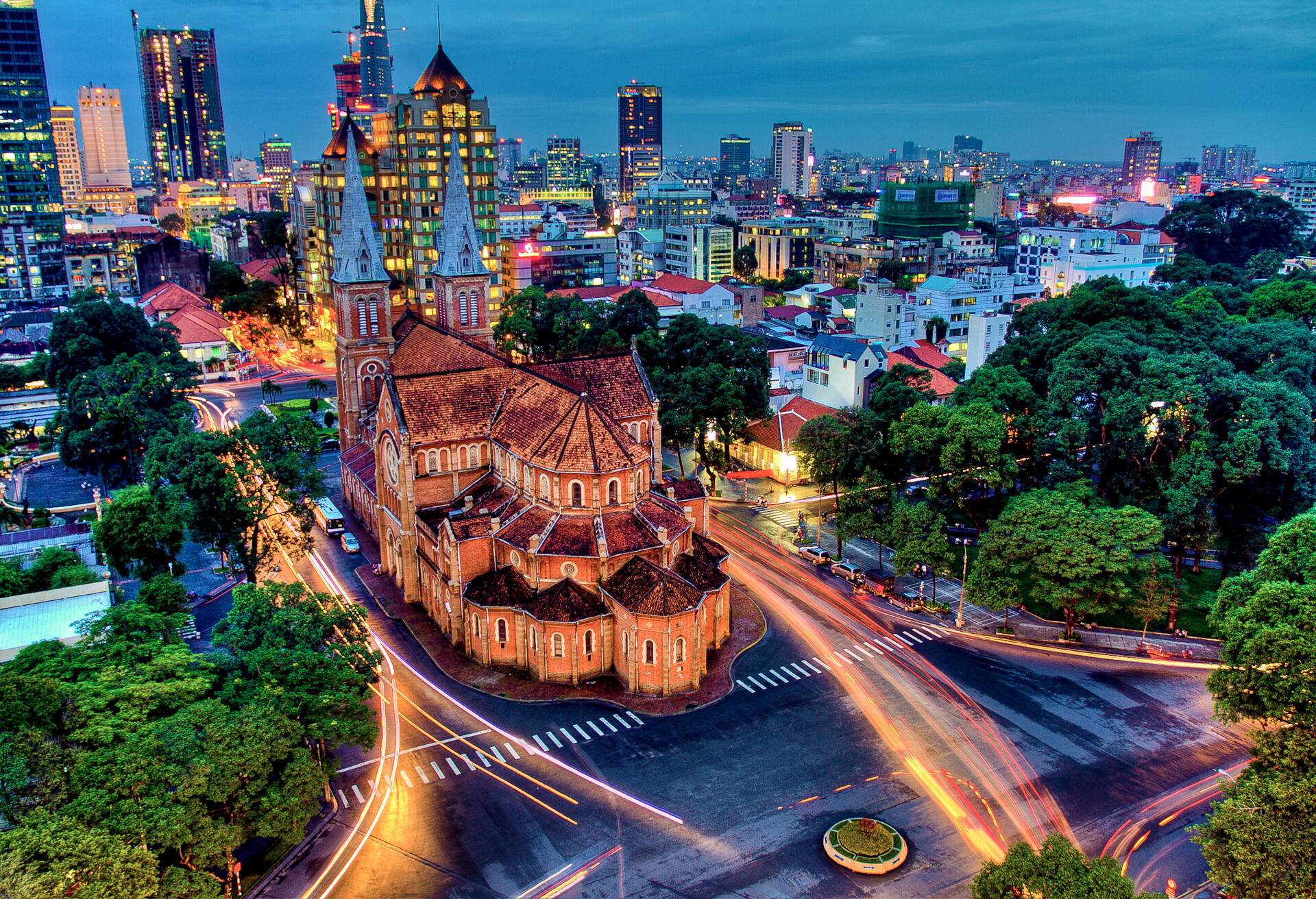 DEST_VIETNAM_SAIGON_NOTRE-DAME-CATHOLIC-BASILICA_GettyImages-137899926