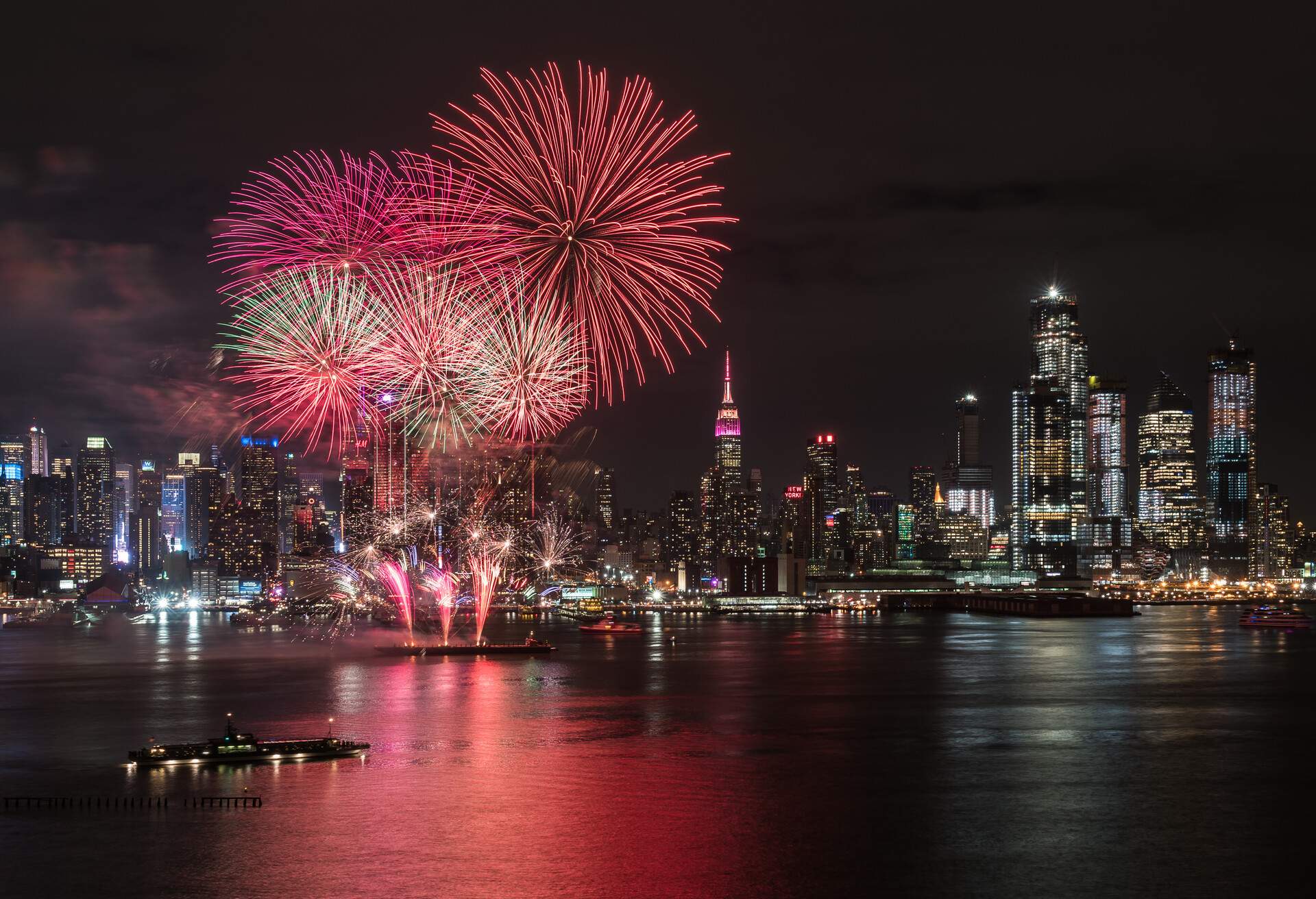 usa_new-york-city_nyc_new-years-eve_fireworks