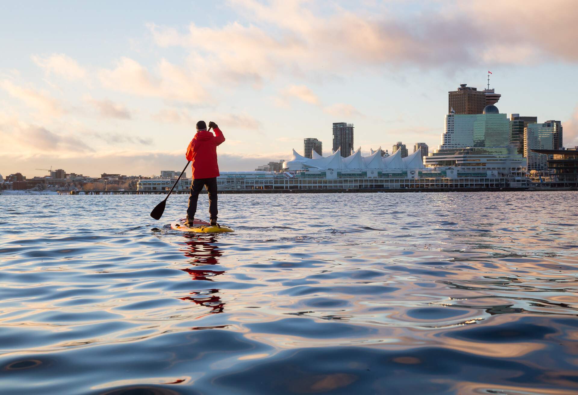 CANADA_VANCOUVER_COAL_HARBOUR_PERSON_PADDLE_BOARDING