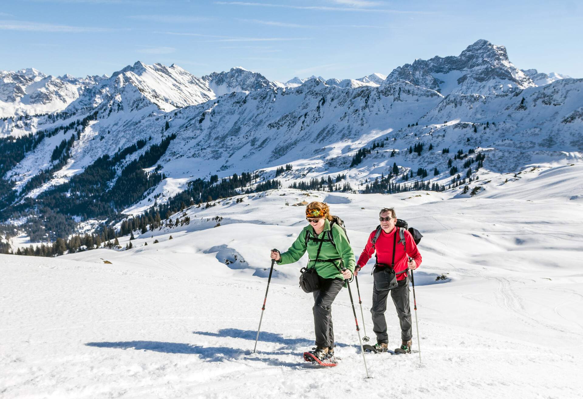 ALPS_COUPLE_HIKING