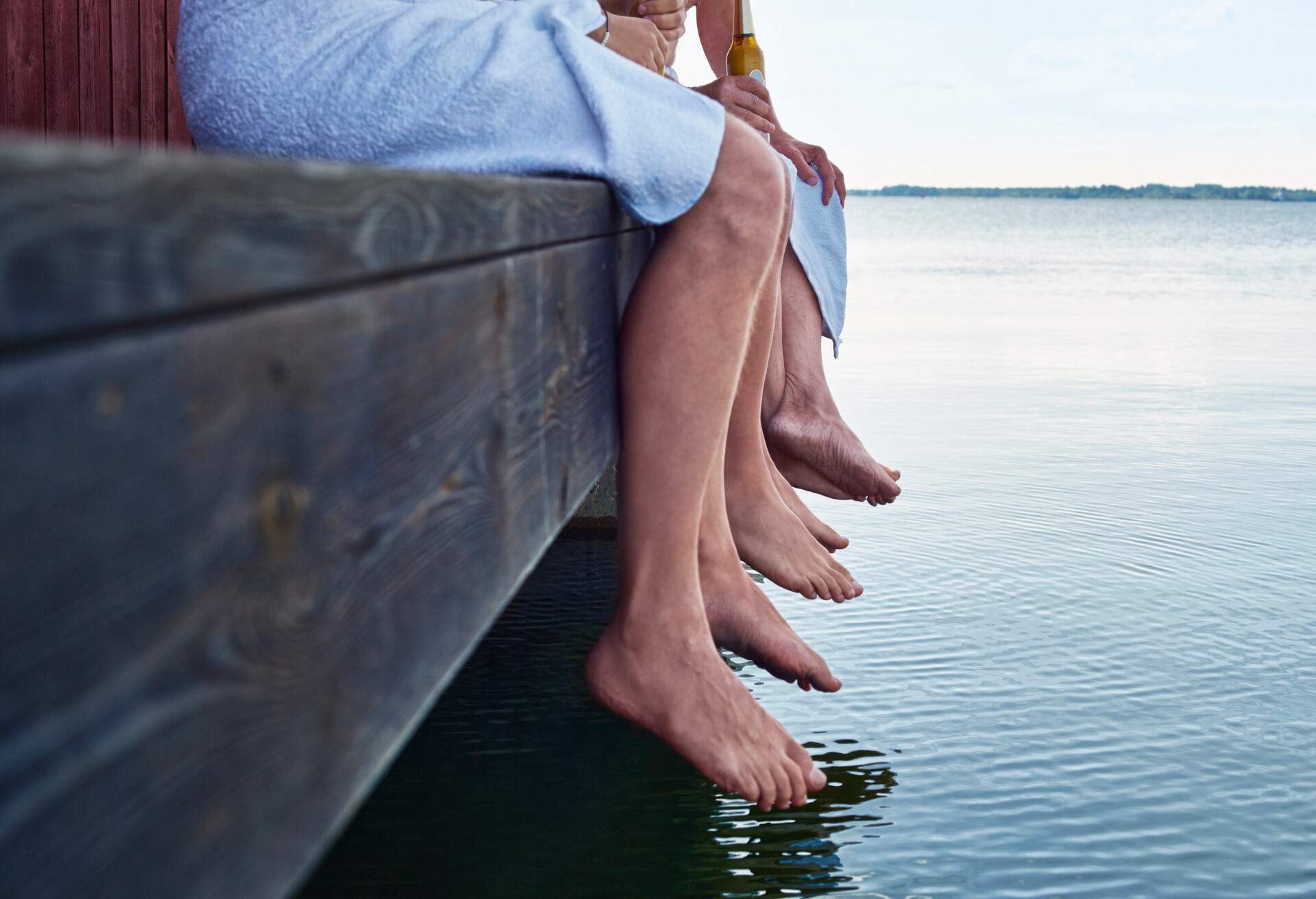 GERMANY_SAUNA_LAKE_FEET