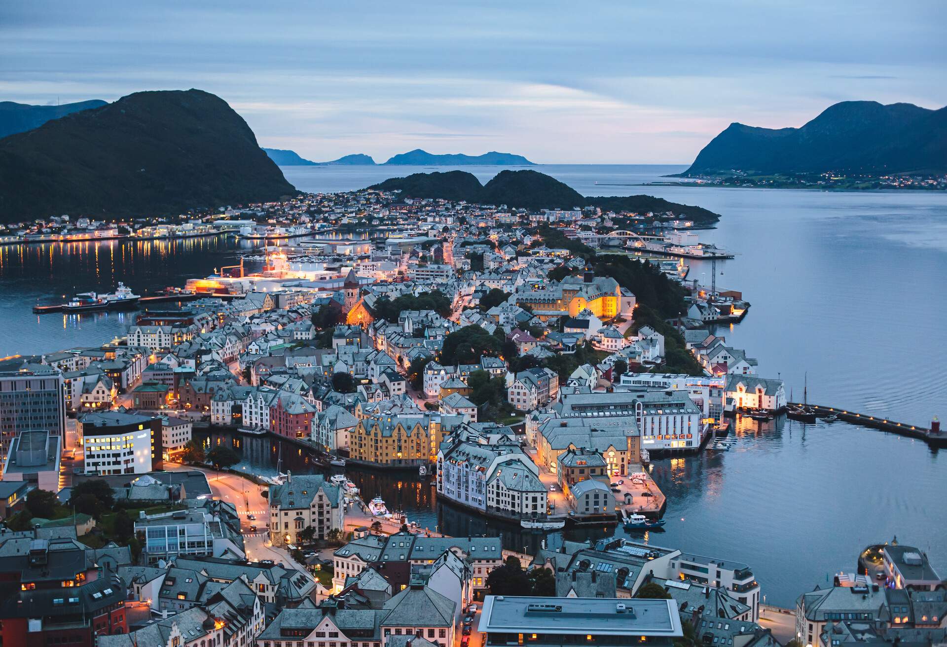 DEST_NORWAY_ALESUND-GettyImages-610969790