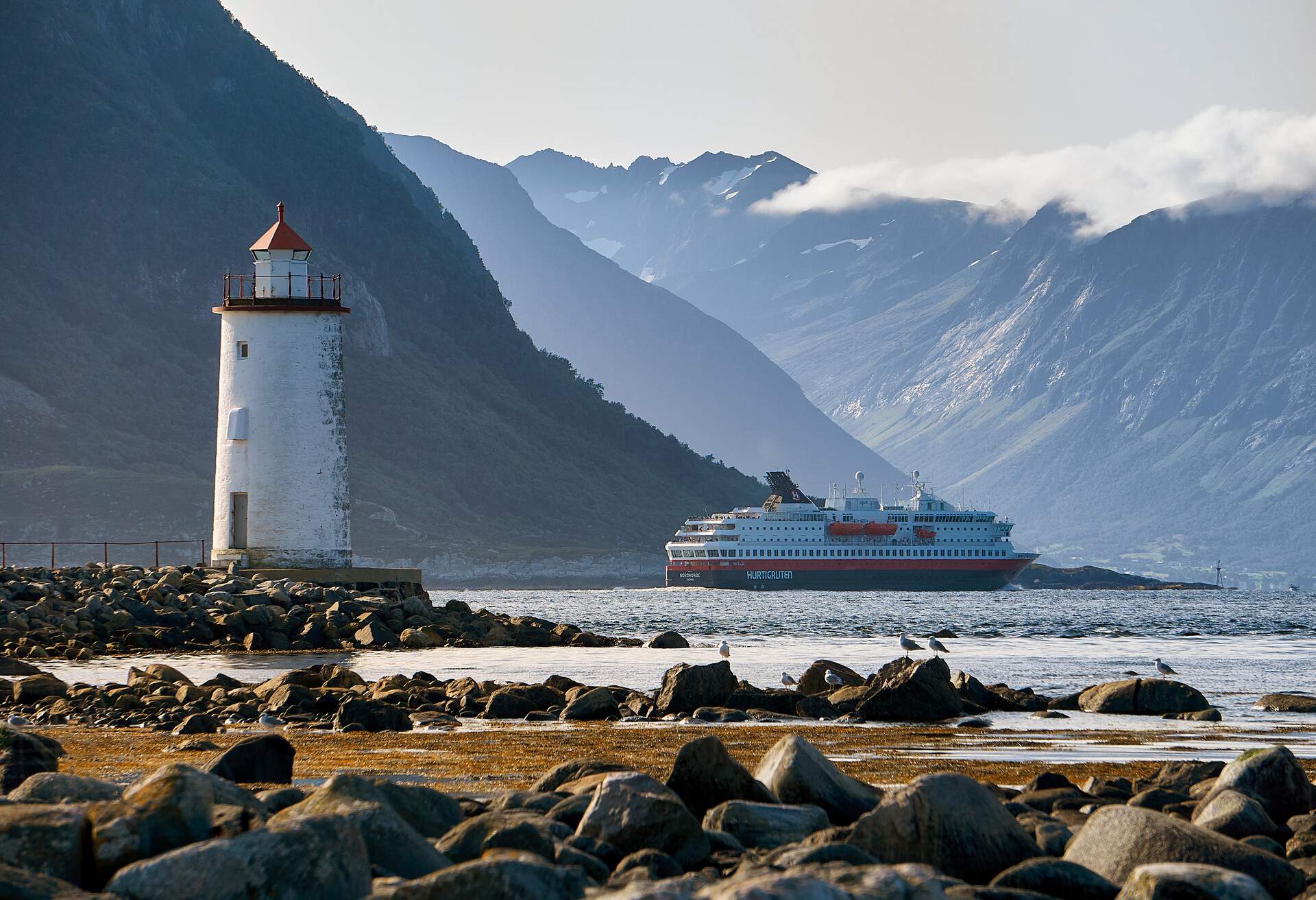 DEST_NORWAY_HURTIGRUTEN_GettyImages-1430604919