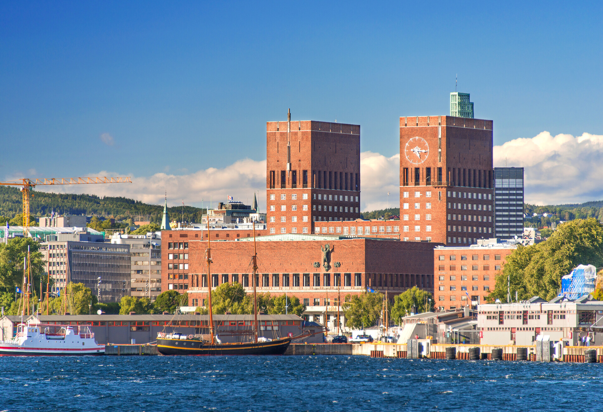 DEST_NORWAY_OSLO_Oslo-rådhus_shutterstock-portfolio_259669529