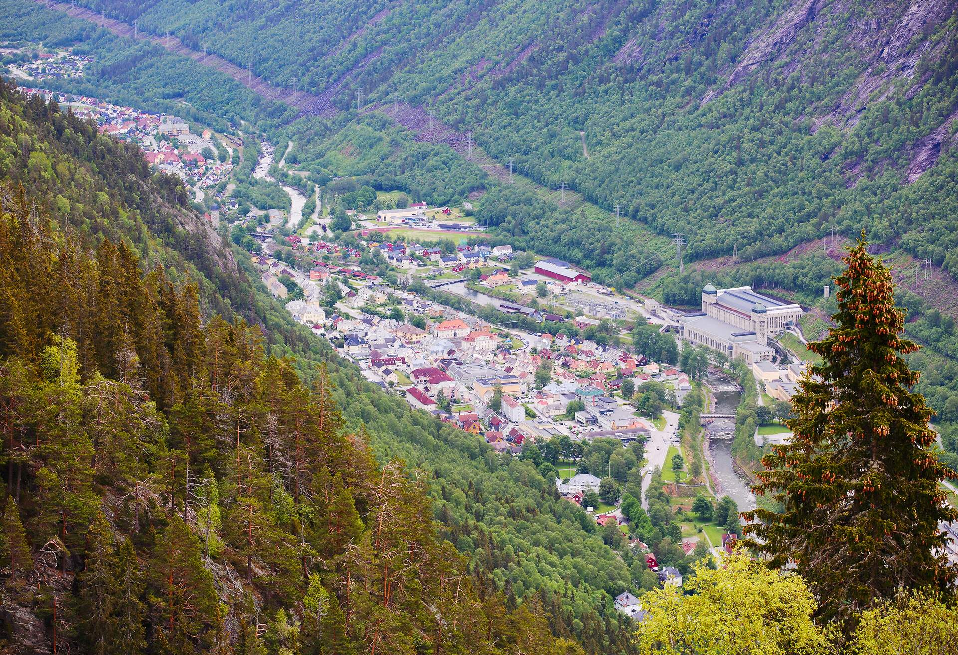 DEST_NORWAY_RJUKAN_GettyImages-516599712