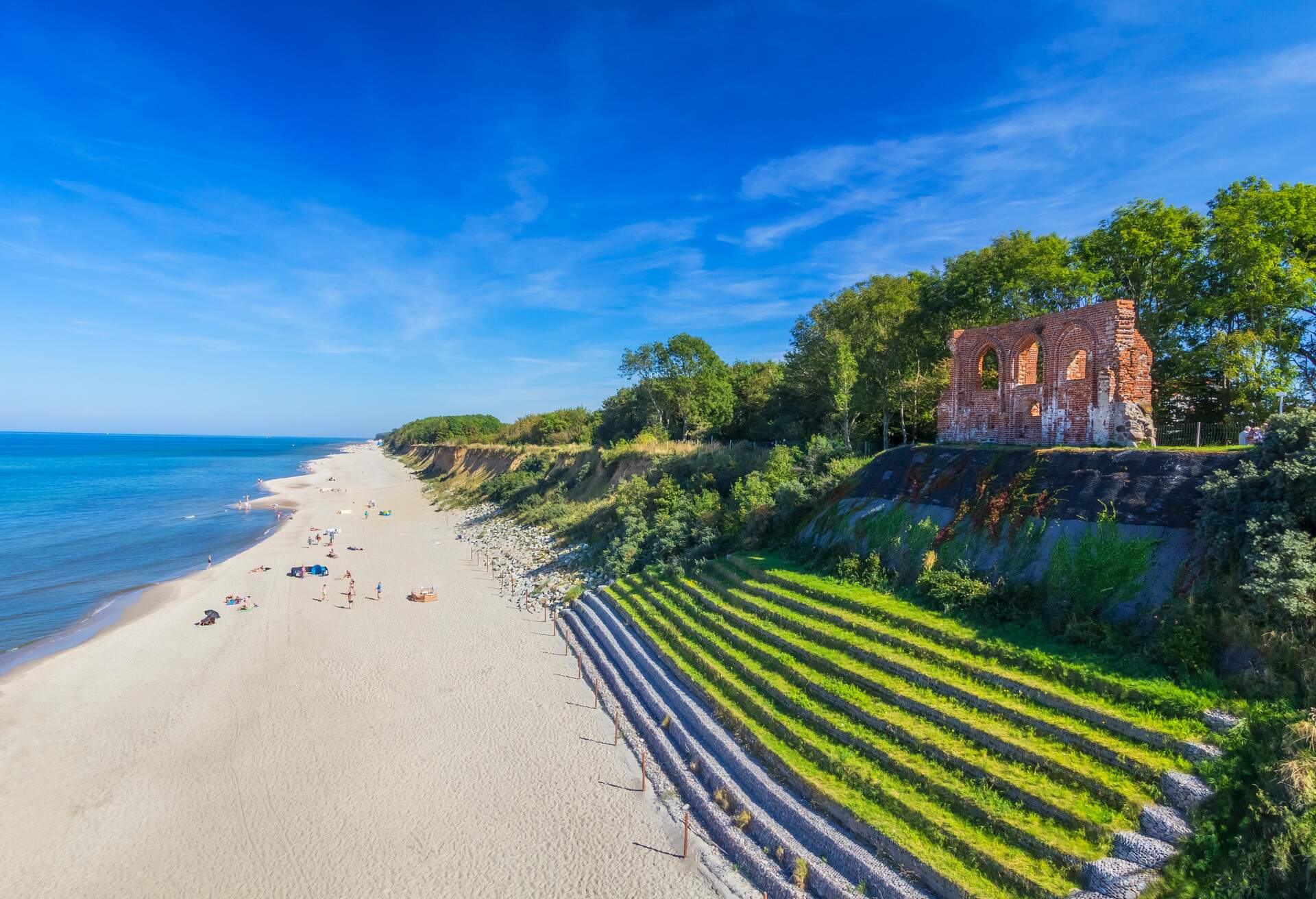 DEST_POLAND_BALTIC_SEA_Trzesacz_GettyImages-497440770