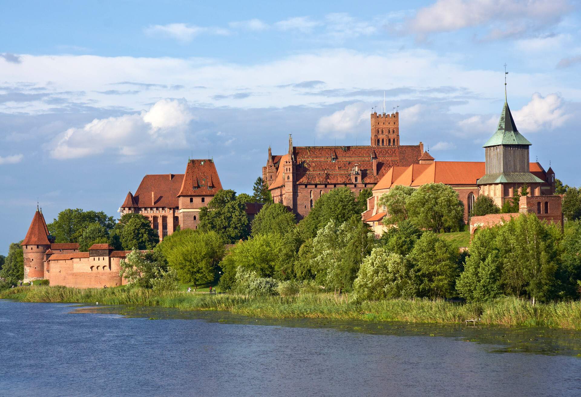 DEST_POLAND_MALBORK_MALBORK-CASTLE_GettyImages-121162749