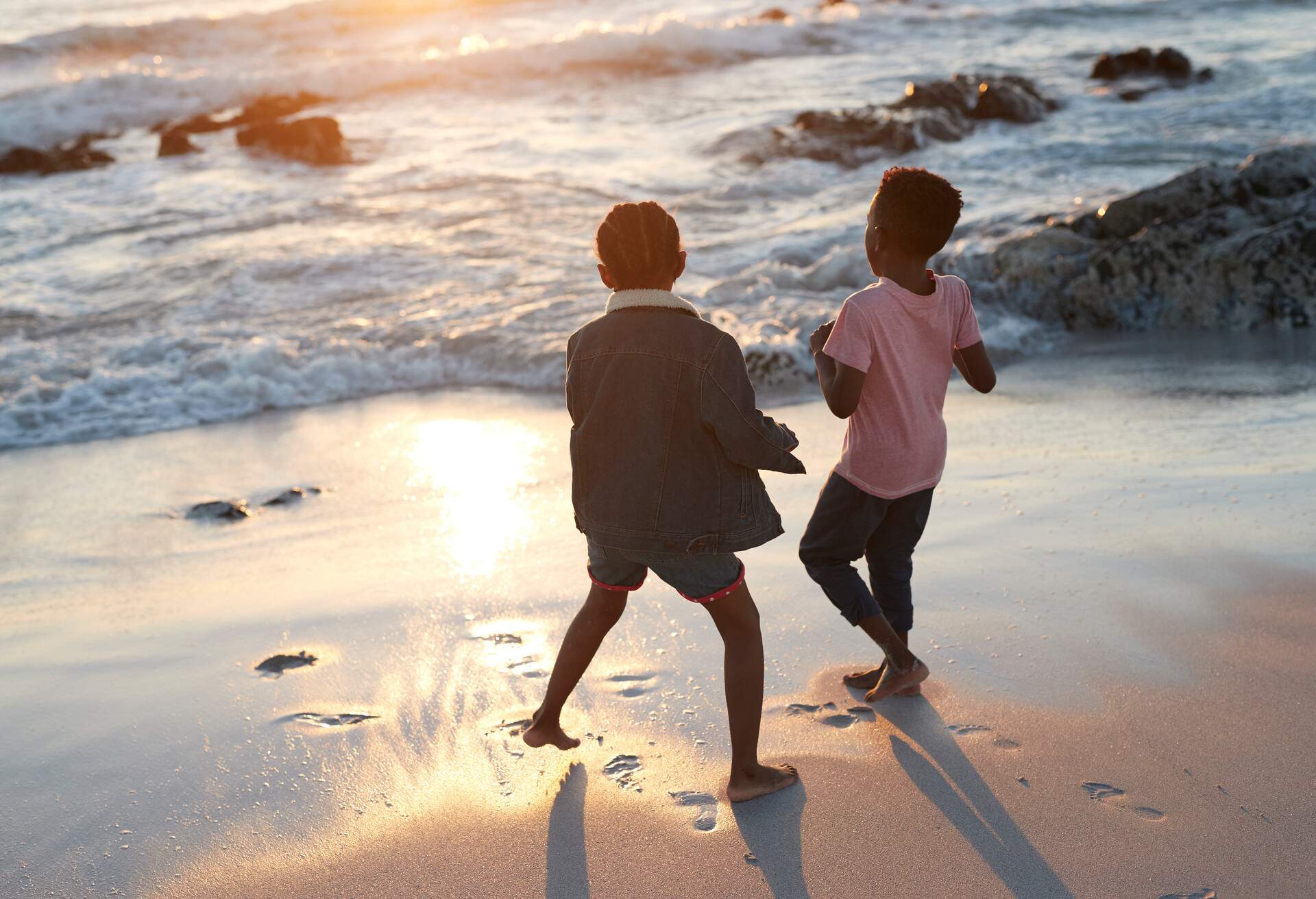 THEME_PEOPLE_KIDS_BEACH_GettyImages-1013512402