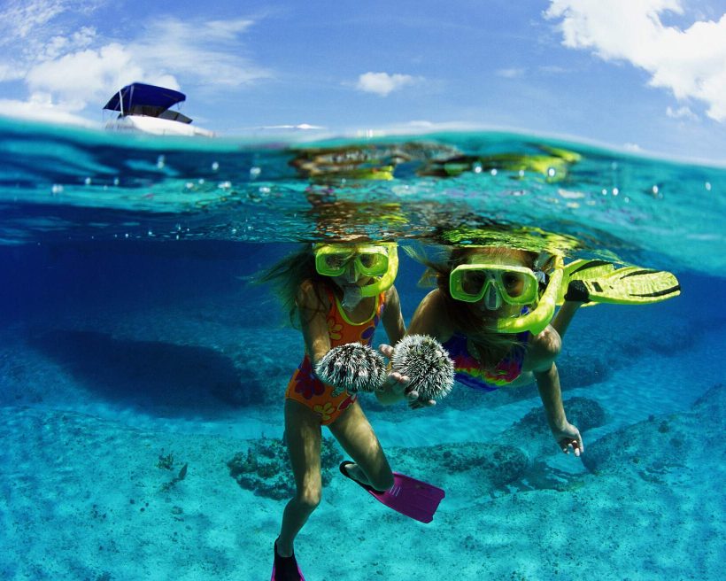 dest_cayman-islands_grand-cayman-girls_snorkelling