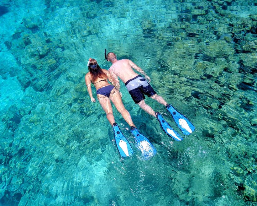 dest_maldives_theme_snorkelling_people_couple_gettyimages-1242645960