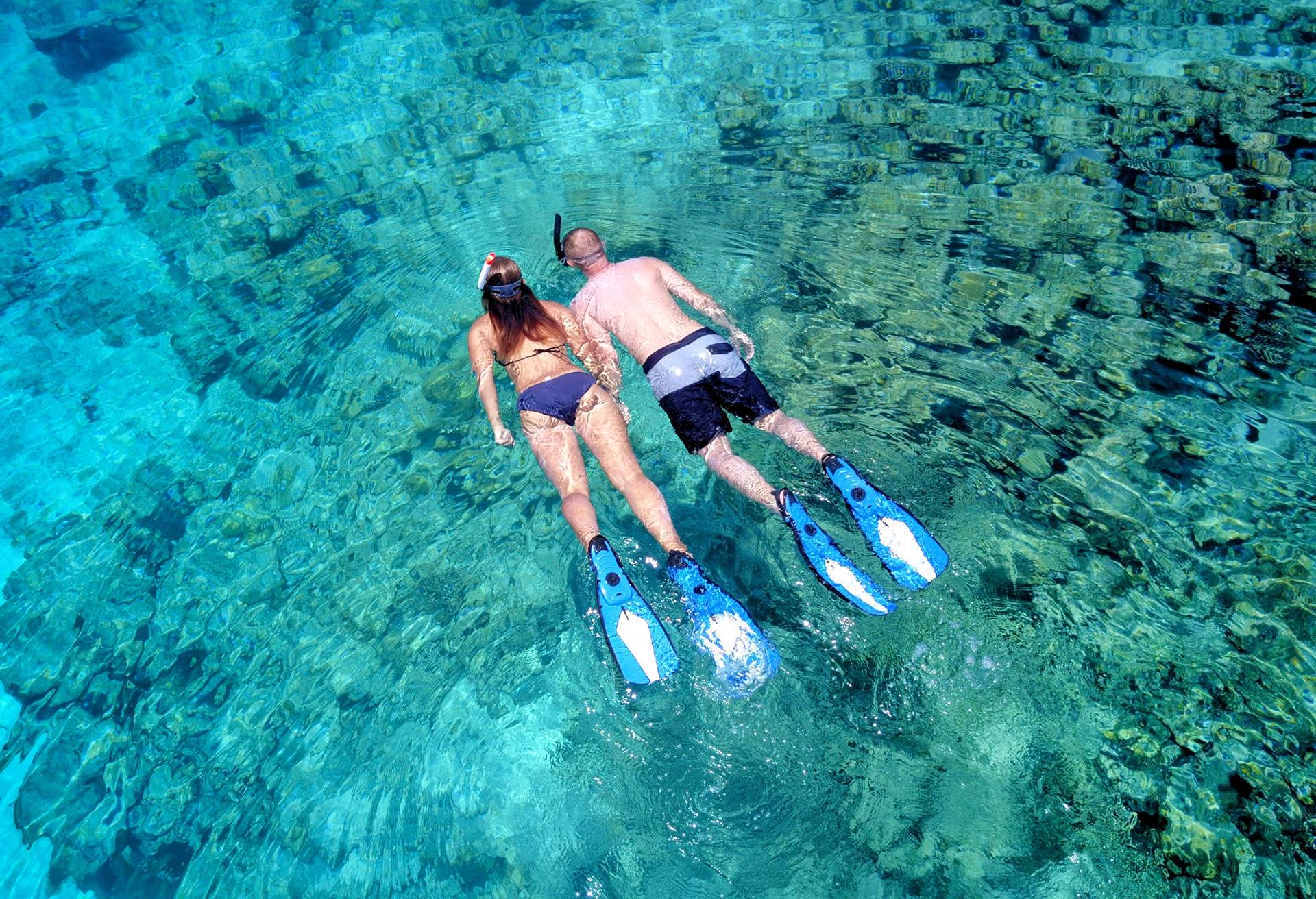 dest_maldives_theme_snorkelling_people_couple_gettyimages-1242645960