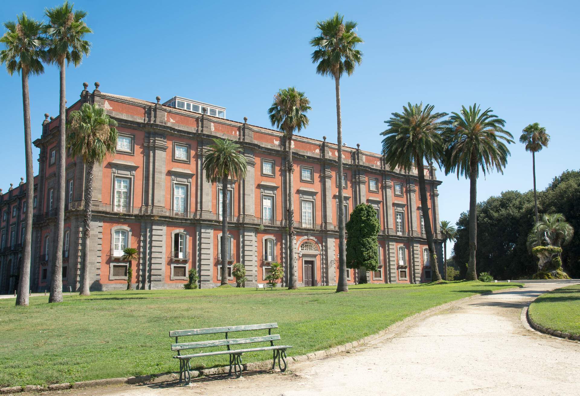 DEST_ITALY_NAPLES_CAPODIMONTE_PALACE_GettyImages-183571286