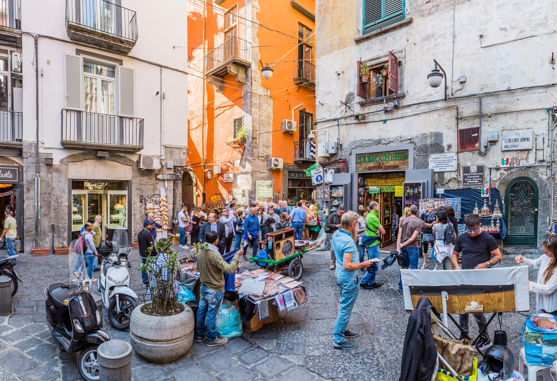 DEST_ITALY_NAPLES_GettyImages-1131345251