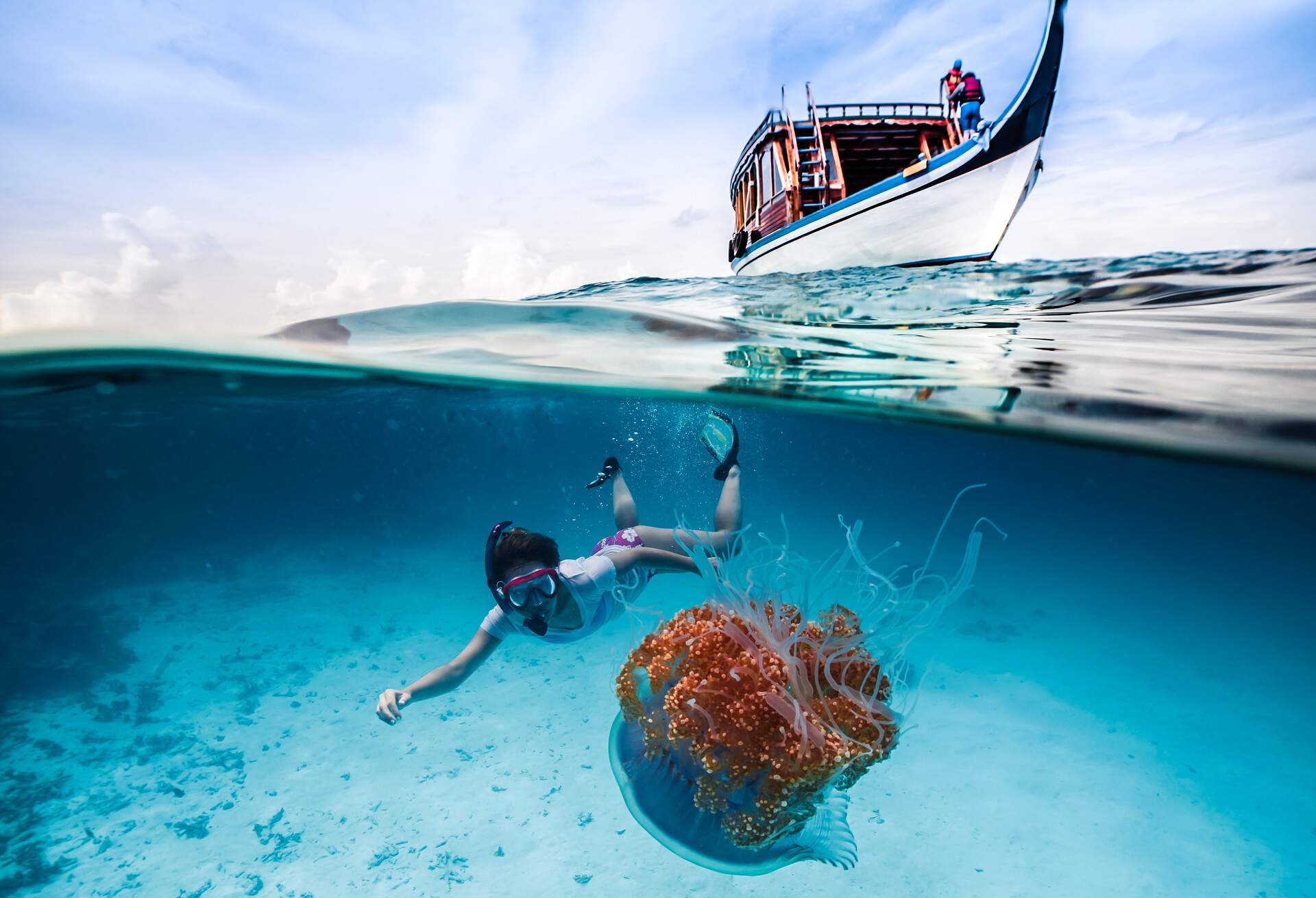 DEST_MALDIVES_THEME_PEOPLE_SNORKELER_AND_JELLYFISH_GettyImages