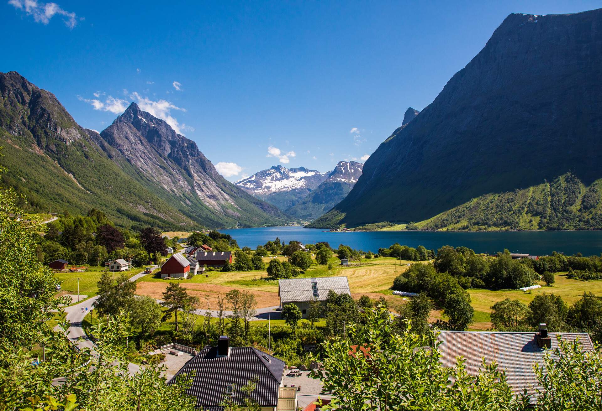 DEST_NORWAY_Hjorundfjord_GettyImages-1245951629