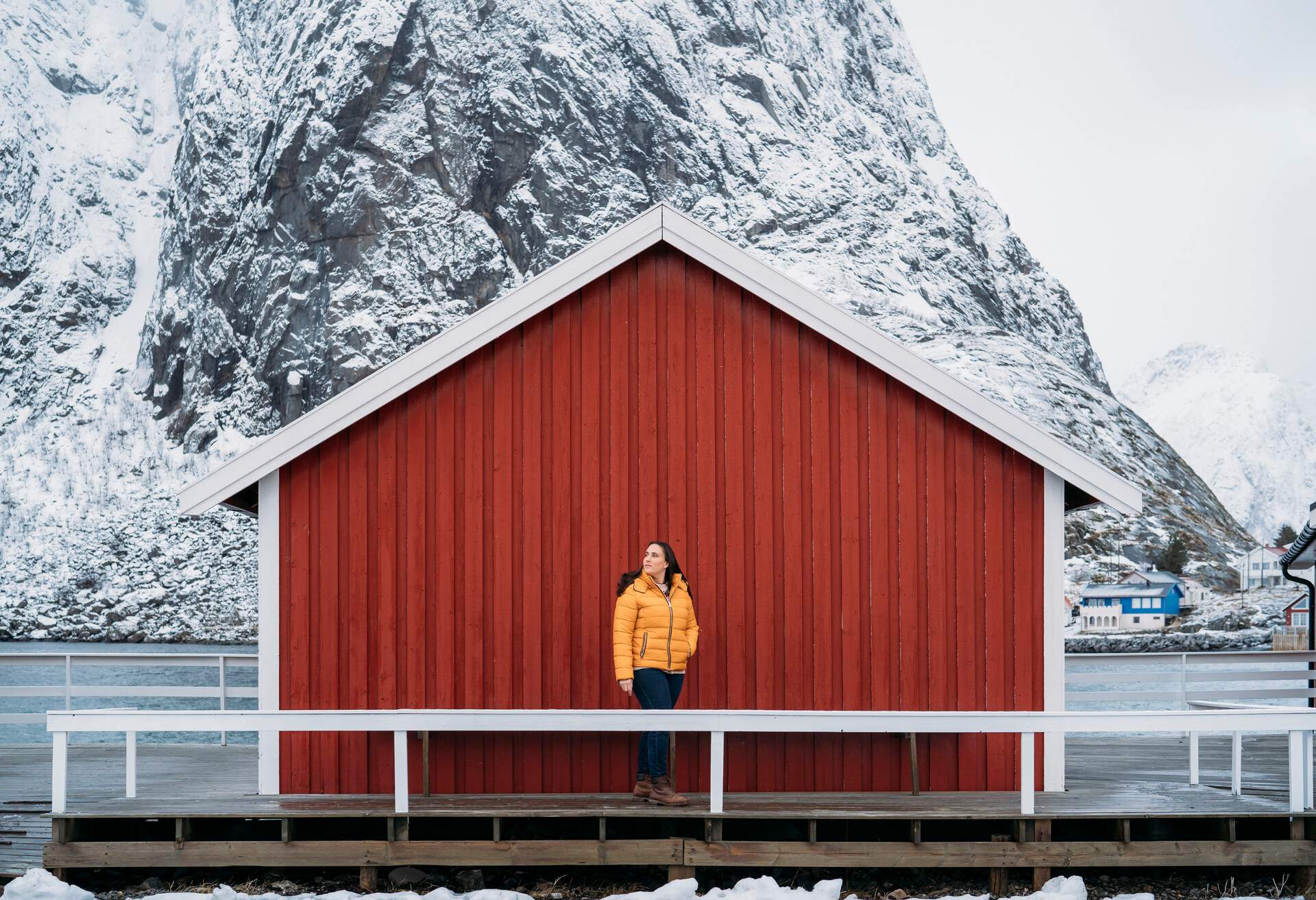 NORWAY_LOFOTEN_HOUSE_PEOPLE_WOMAN