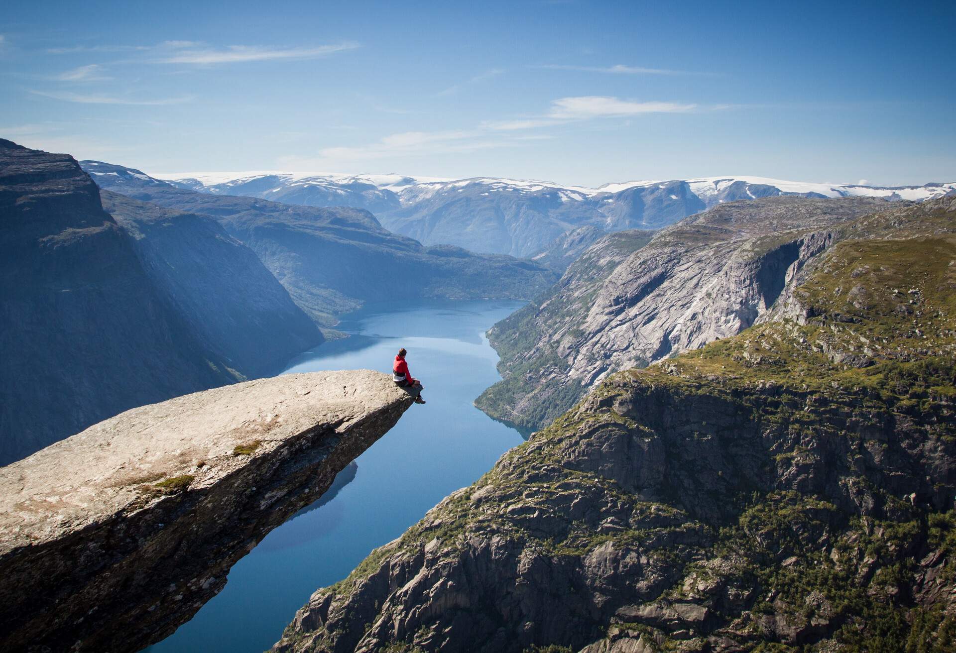 DEST_NORWAY_TROLLTUNGA_SHUTTERSTOCK_155430065