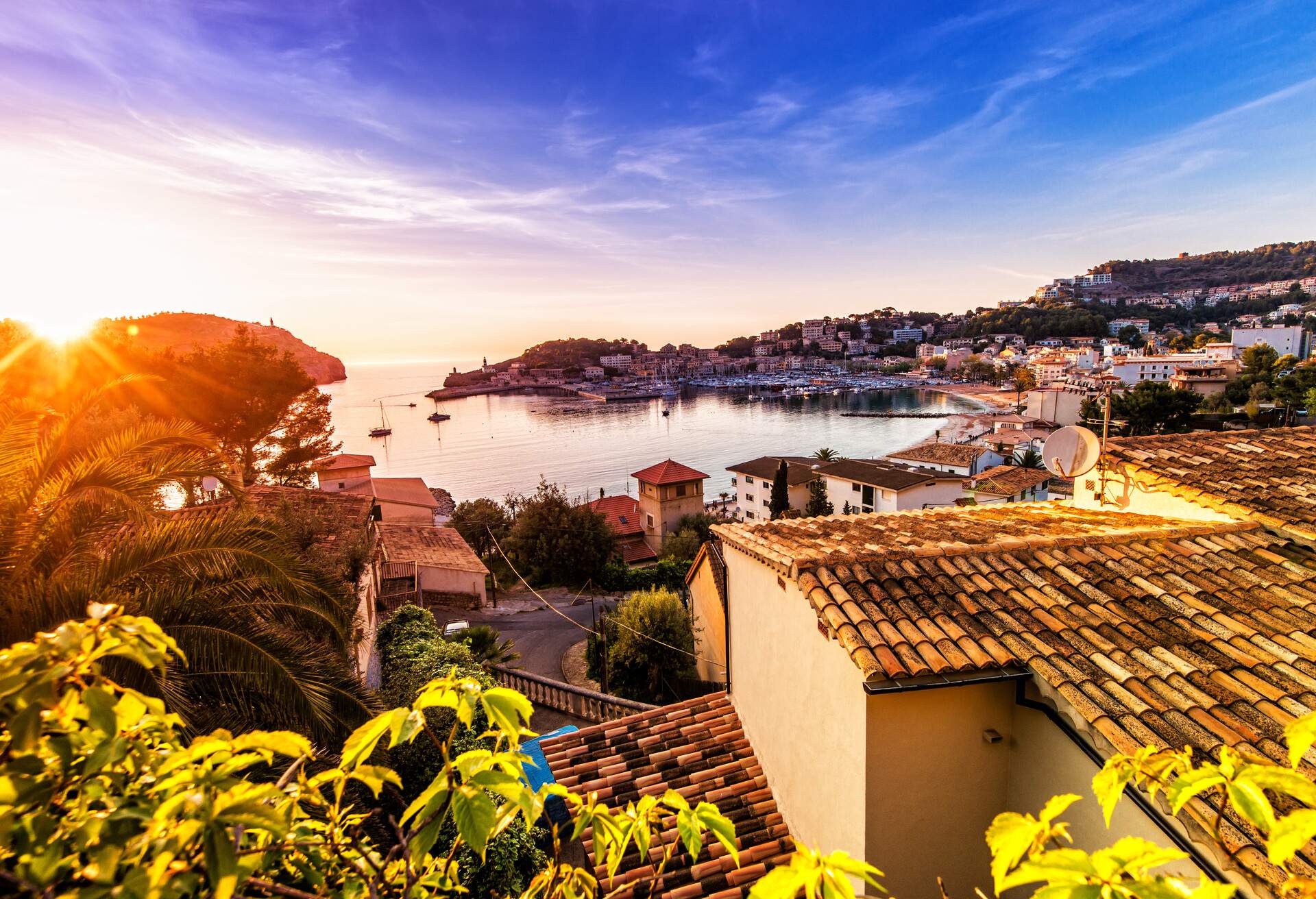 DEST_SPAIN_MALLORCA_PORT_DE_SOLLER_GettyImages-168619630