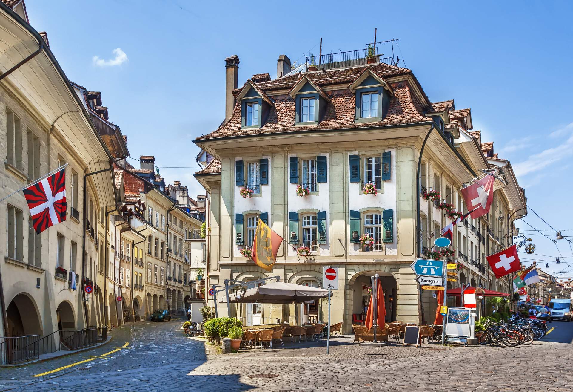 DEST_SWITZERLAND_BERN_OLD-TOWN_GettyImages-1252745321