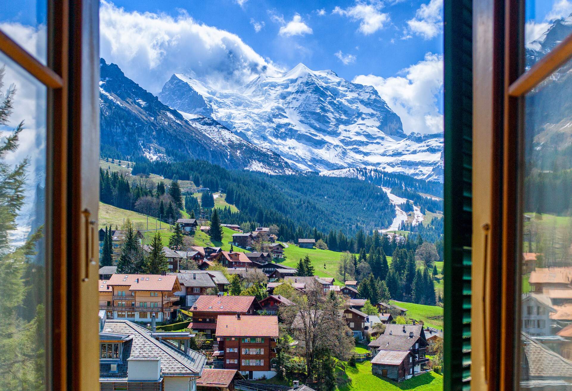 DEST_SWITZERLAND_BERN_WENGEN shutterstock-premier_523591102