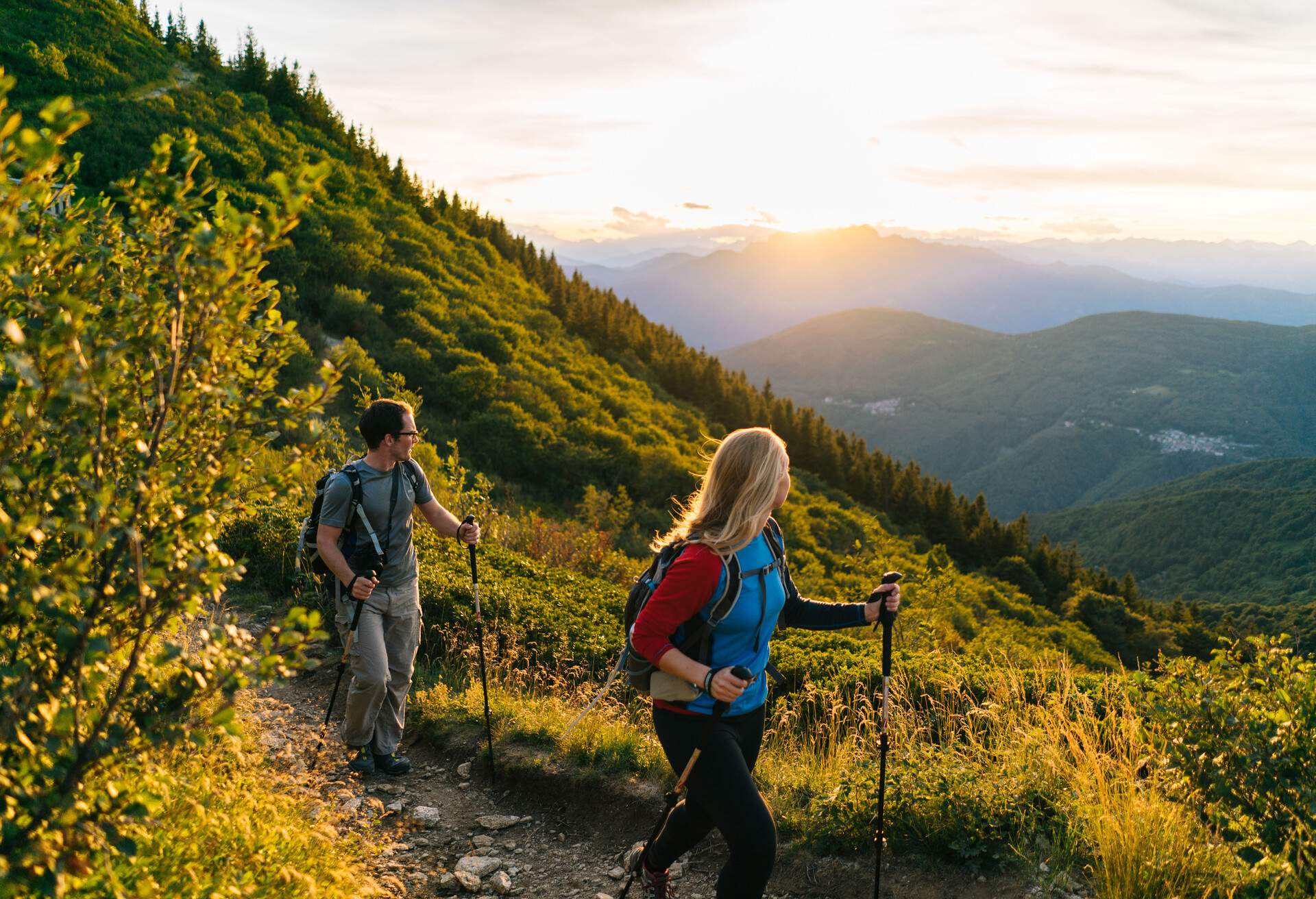 SWITZERLAND_TICINO_MOUNTAINS_NATURE_PEOPLE_HIKING